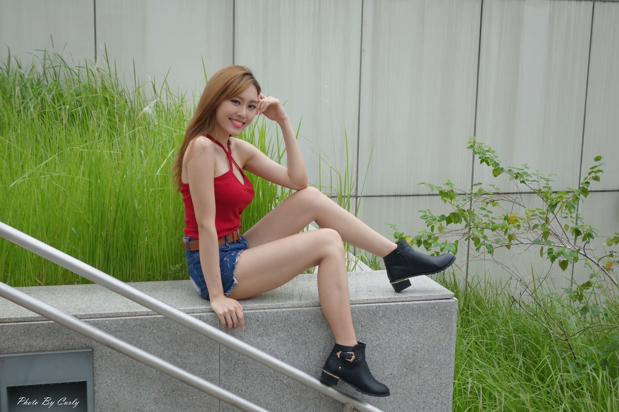 [台湾网红美女] 郭珉妏Queenie《技擊館街拍》