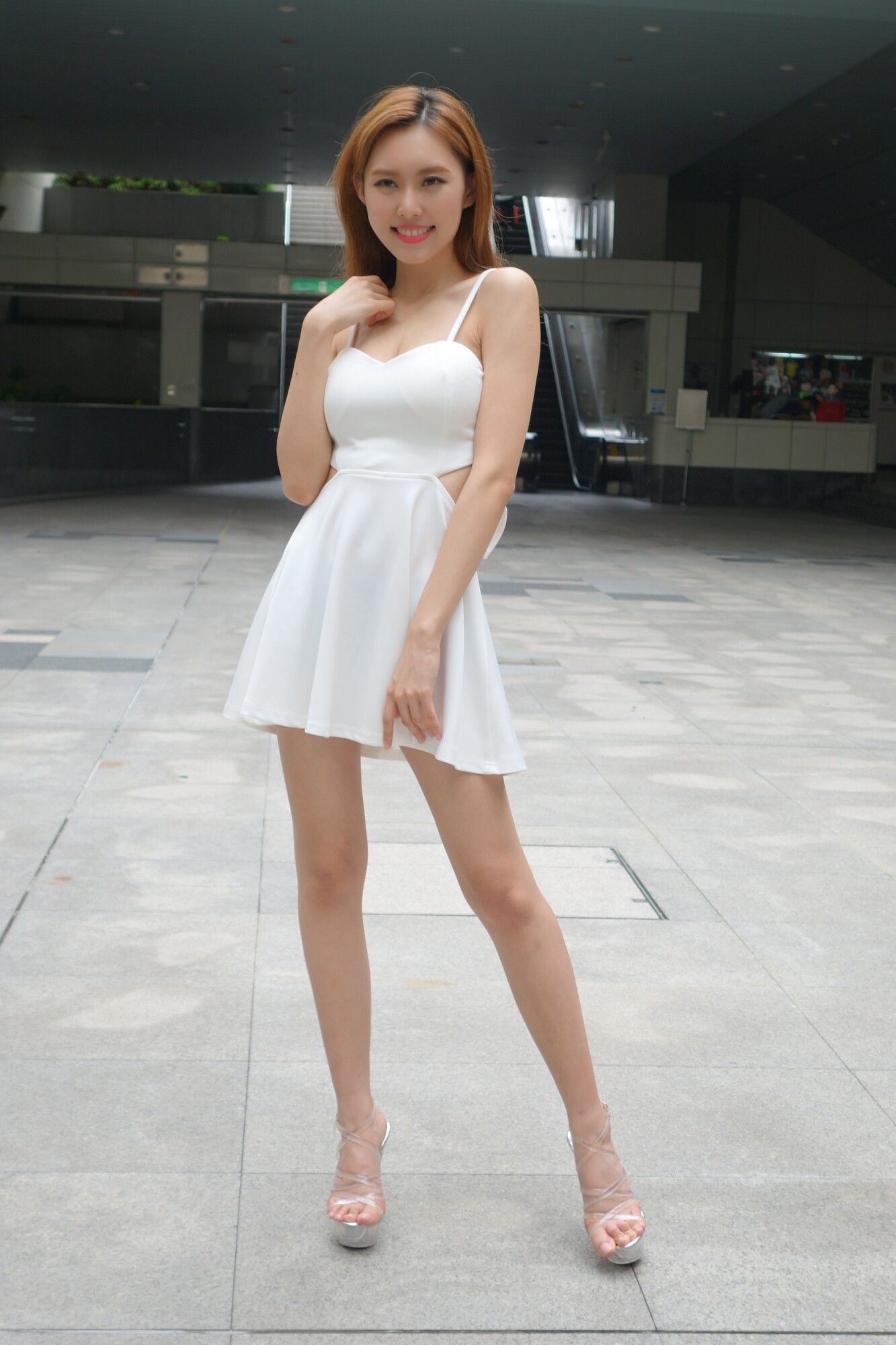[台湾网红美女] 郭珉妏Queenie《技擊館街拍》