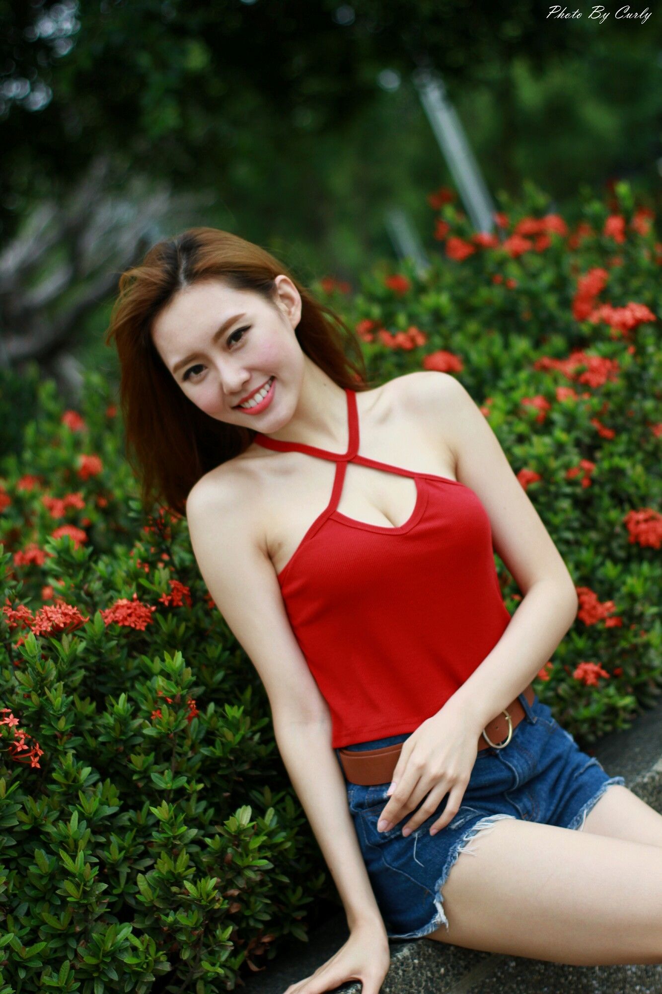 [台湾网红美女] 郭珉妏Queenie《技擊館街拍》
