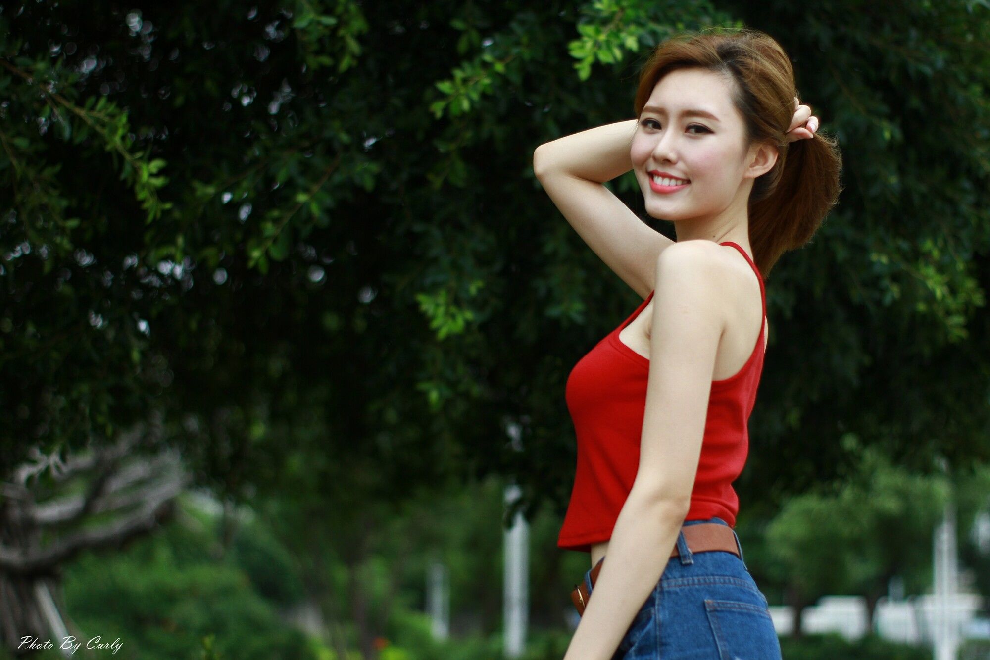 [台湾网红美女] 郭珉妏Queenie《技擊館街拍》