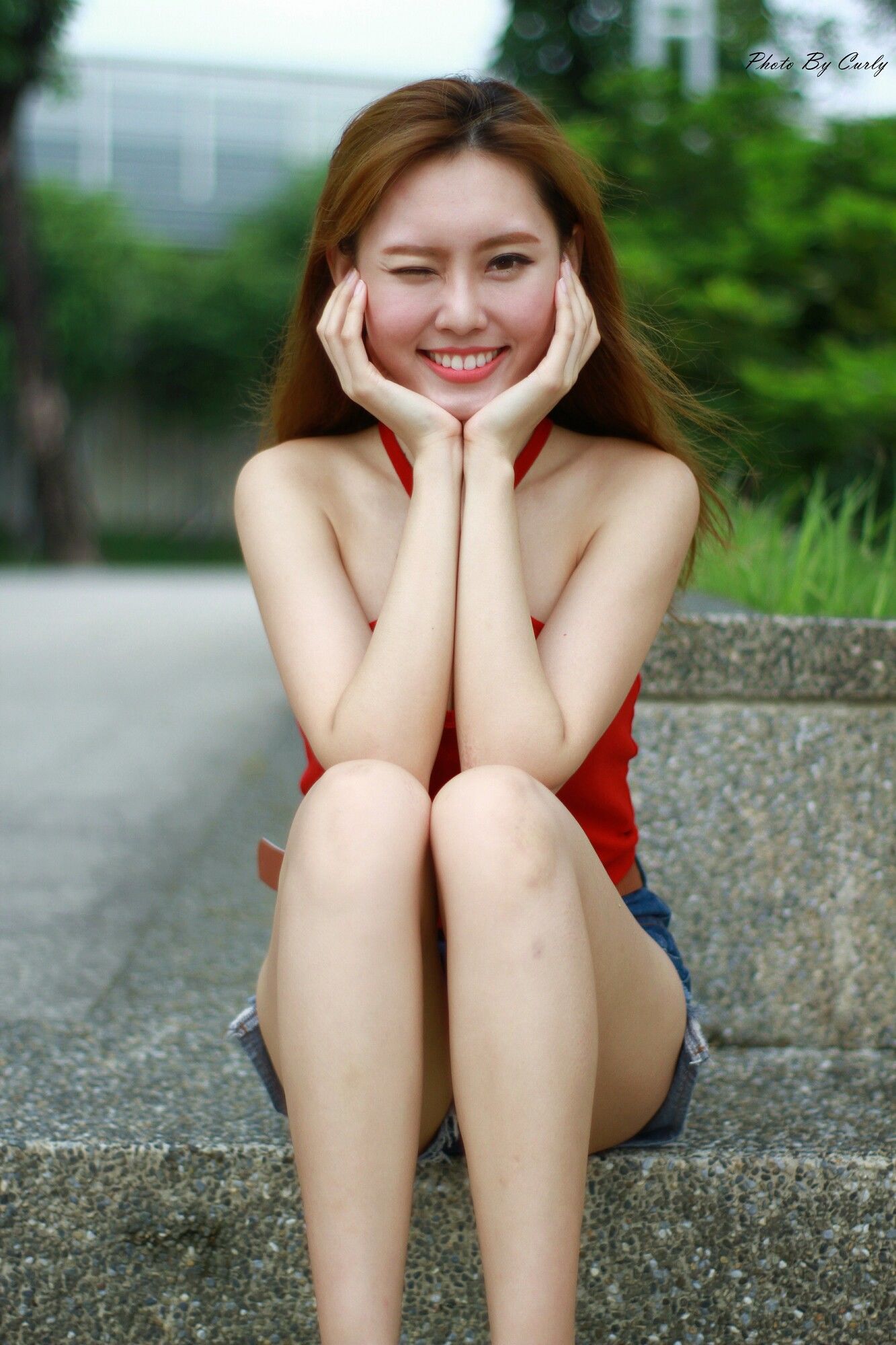 [台湾网红美女] 郭珉妏Queenie《技擊館街拍》