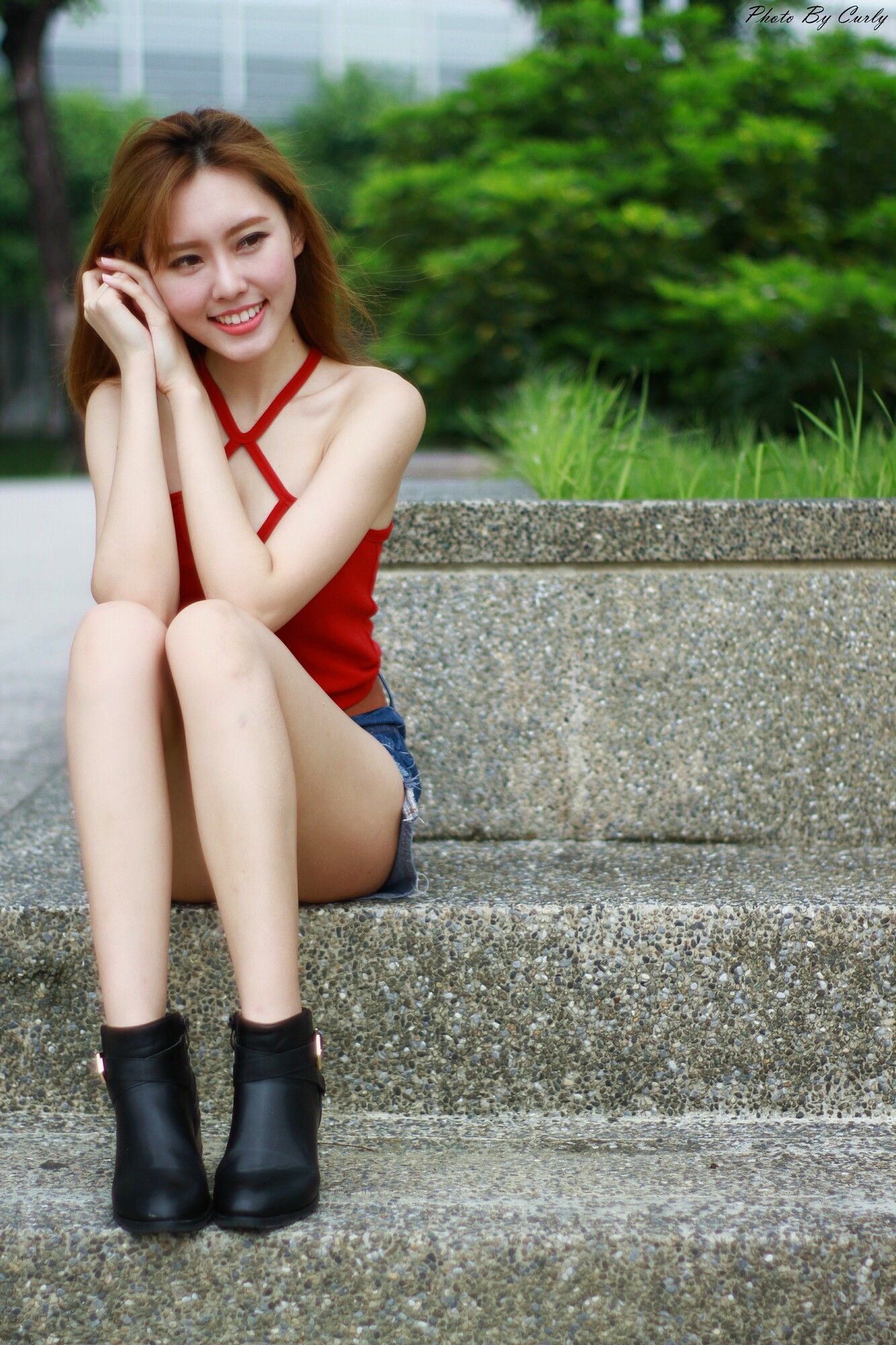 [台湾网红美女] 郭珉妏Queenie《技擊館街拍》