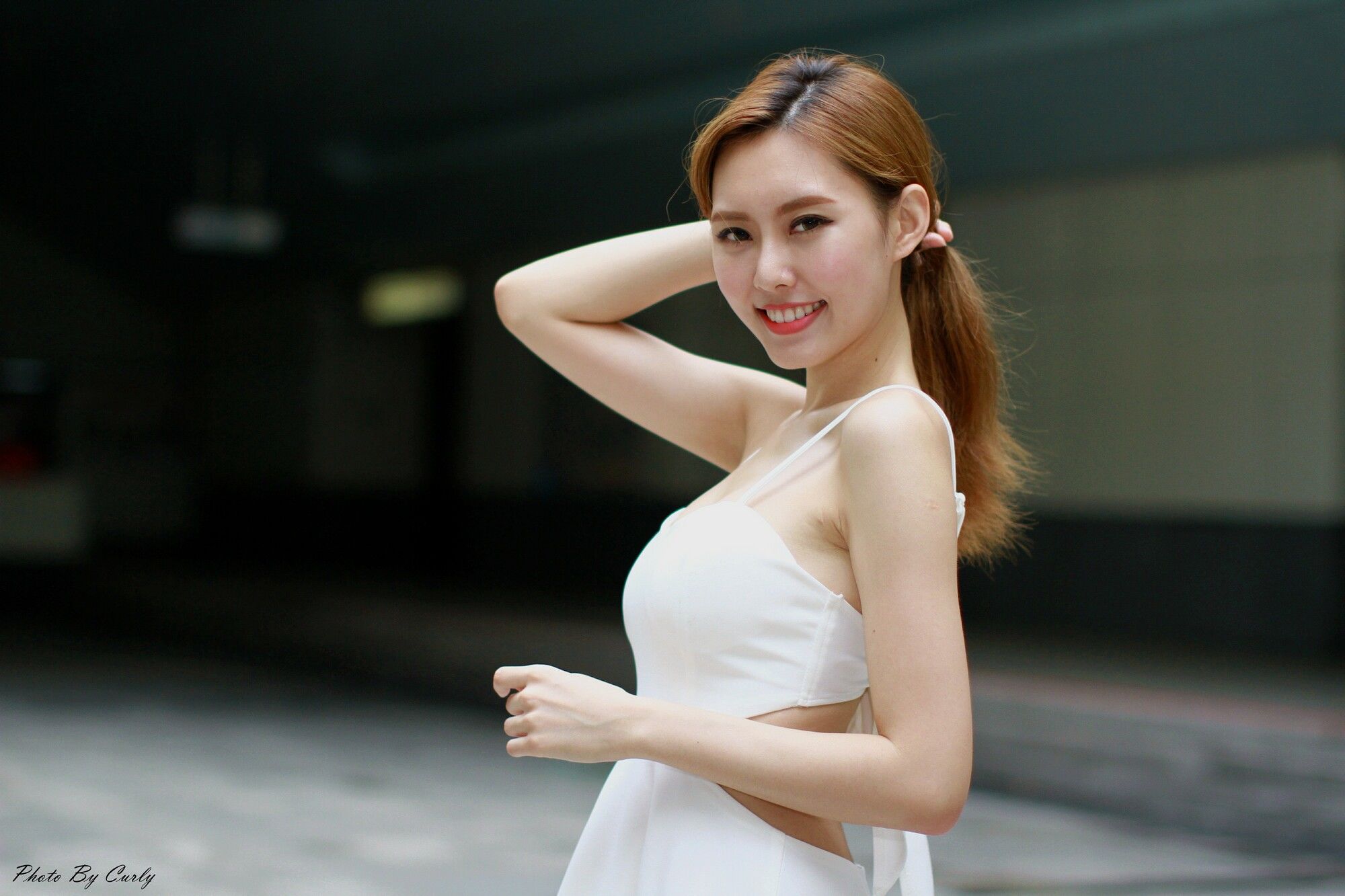 [台湾网红美女] 郭珉妏Queenie《技擊館街拍》