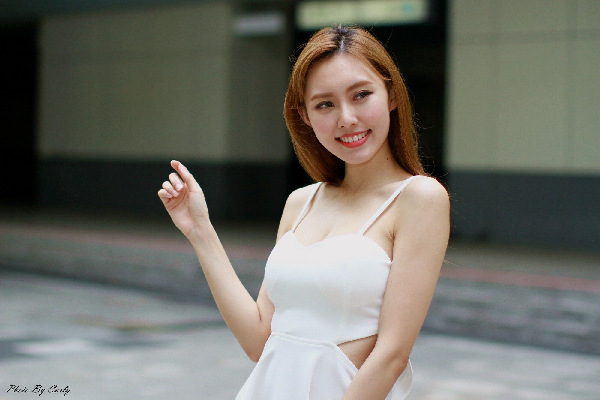 [台湾网红美女] 郭珉妏Queenie《技擊館街拍》