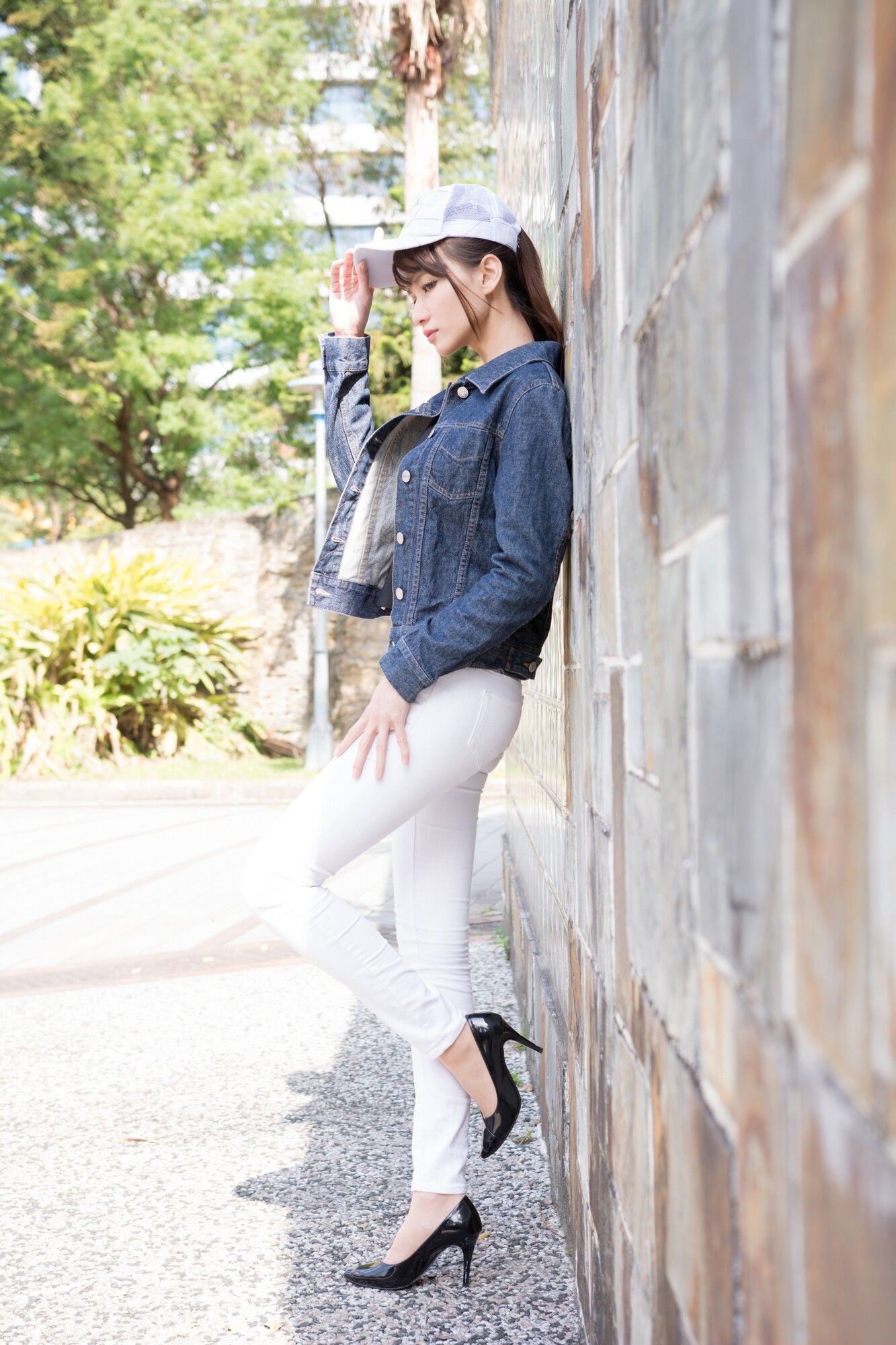 [台湾网红美女] 蔡译心《信義區周邊》 牛仔+紧身裤