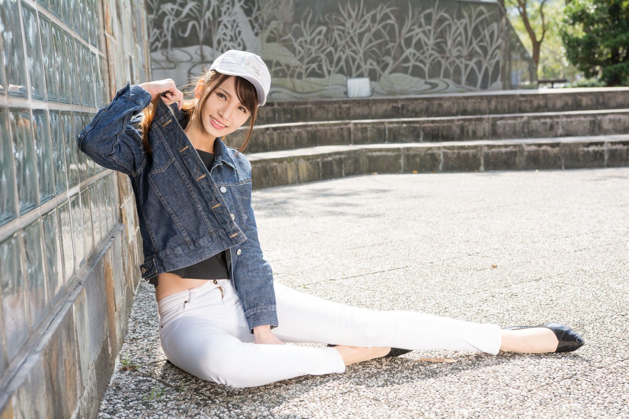 [台湾网红美女] 蔡译心《信義區周邊》 牛仔+紧身裤