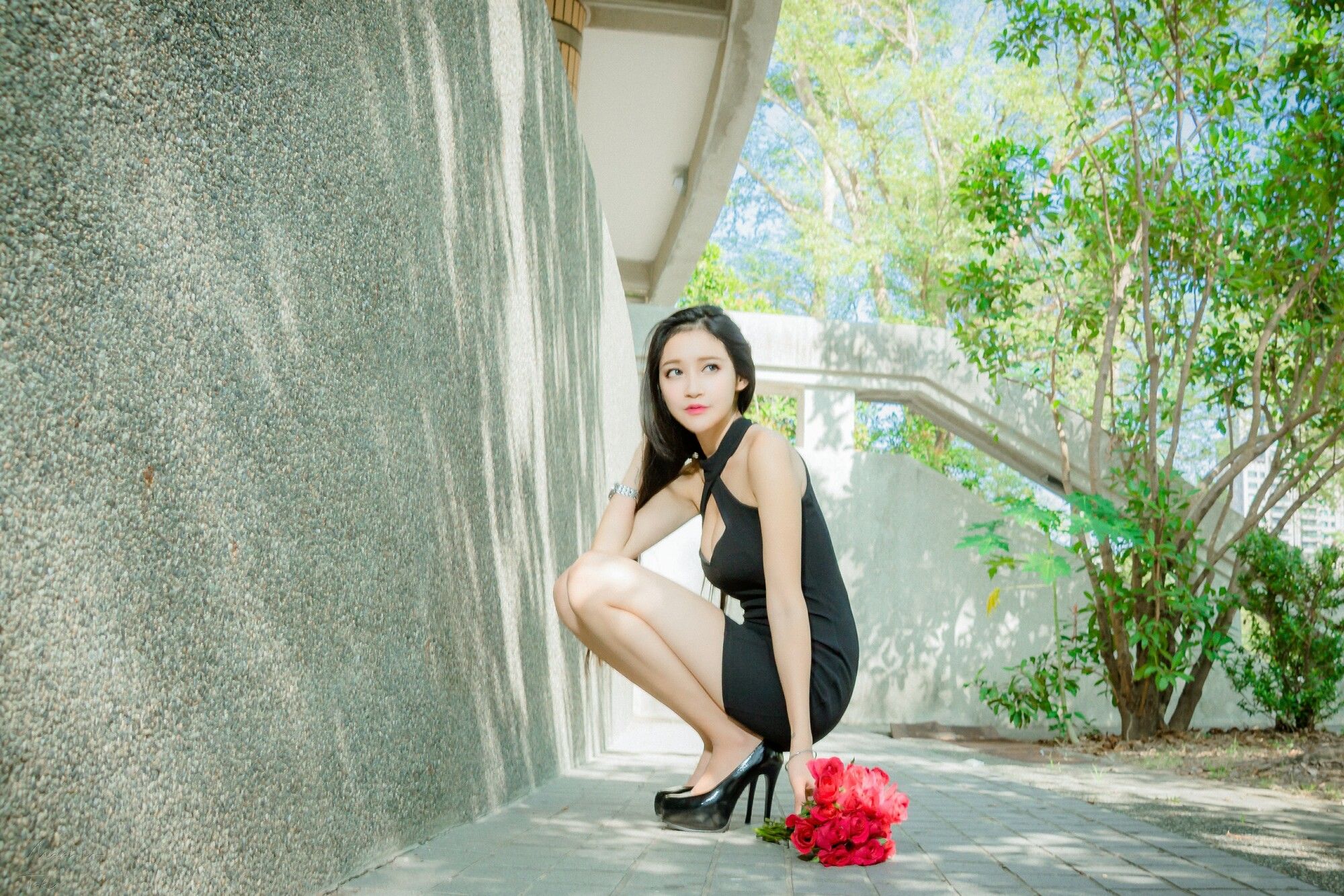 [台湾网红美女] 詹艾葳Avril《黑白双色女神街拍》