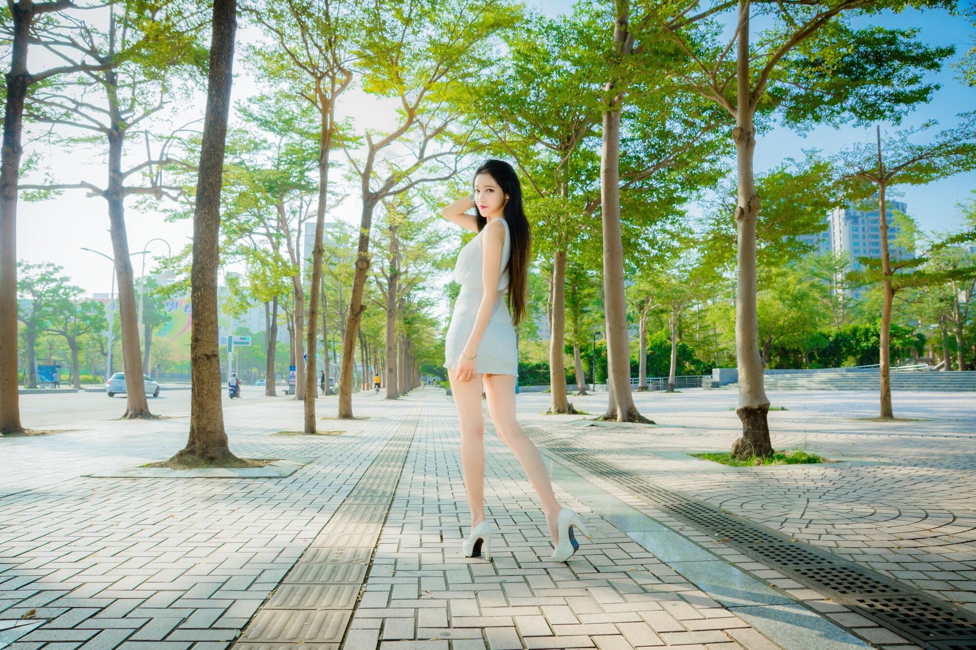 [台湾网红美女] 詹艾葳Avril《黑白双色女神街拍》