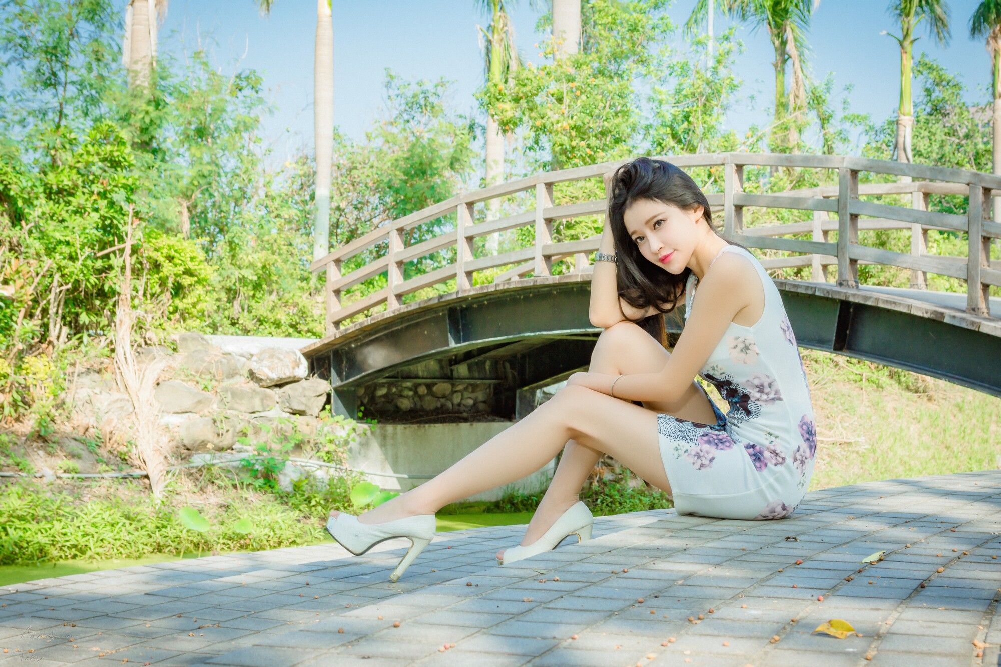 [台湾网红美女] 詹艾葳Avril《黑白双色女神街拍》