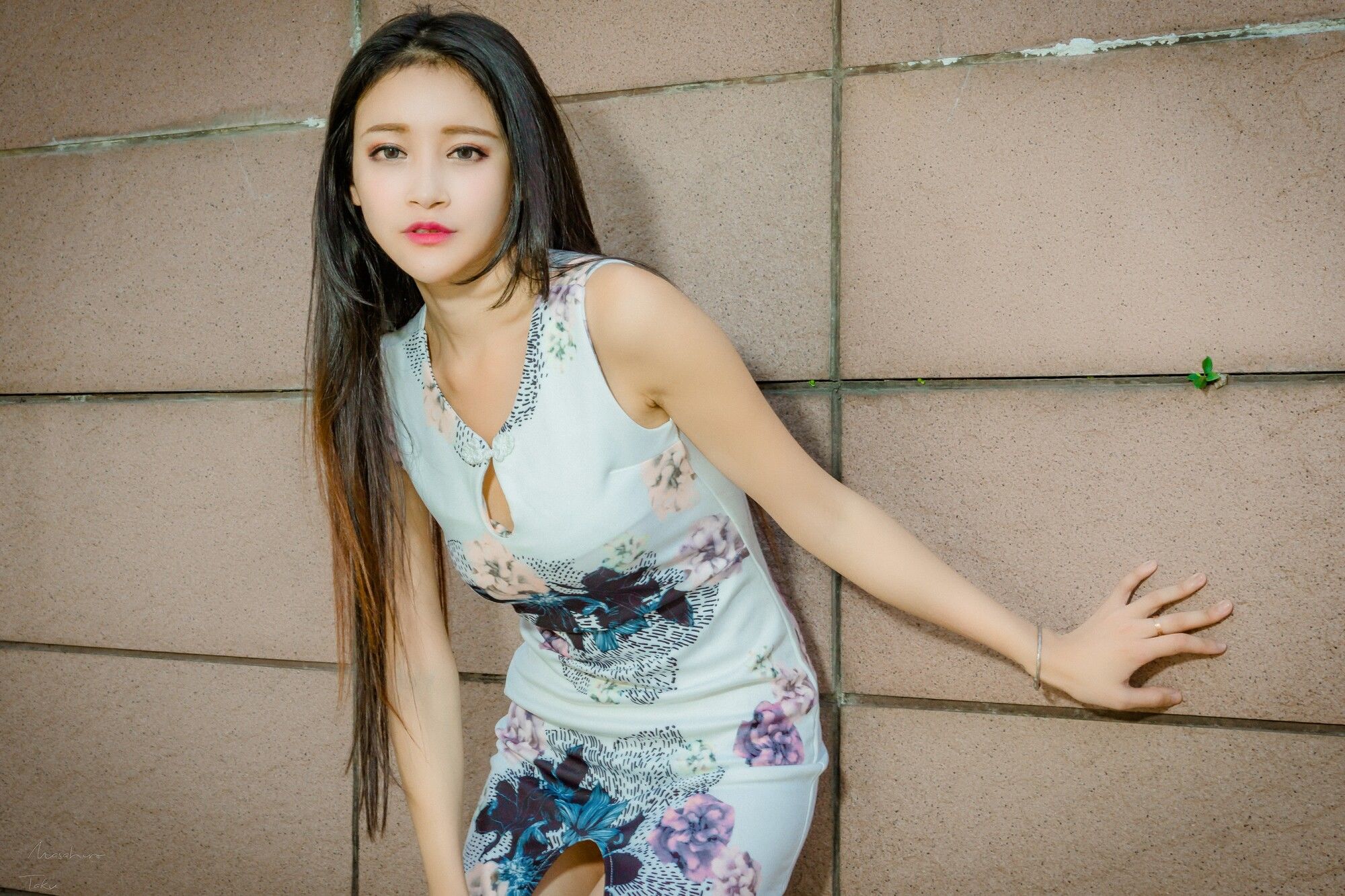 [台湾网红美女] 詹艾葳Avril《黑白双色女神街拍》