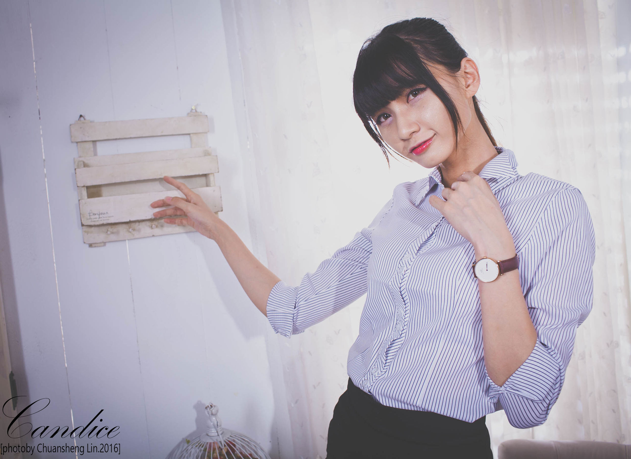 [台湾正妹] 蔡译心 - 棚拍黑丝制服美腿