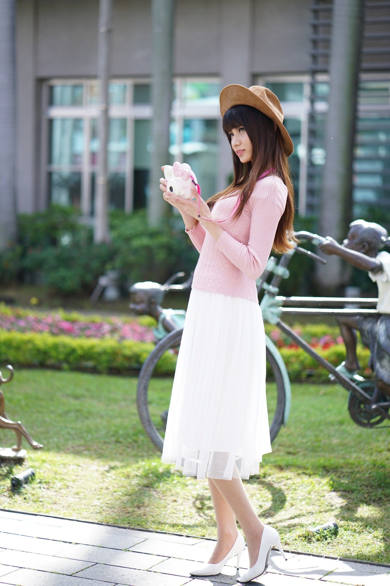 [台湾网红美女] 蔡译心Candice《台中文創(两套服装）》