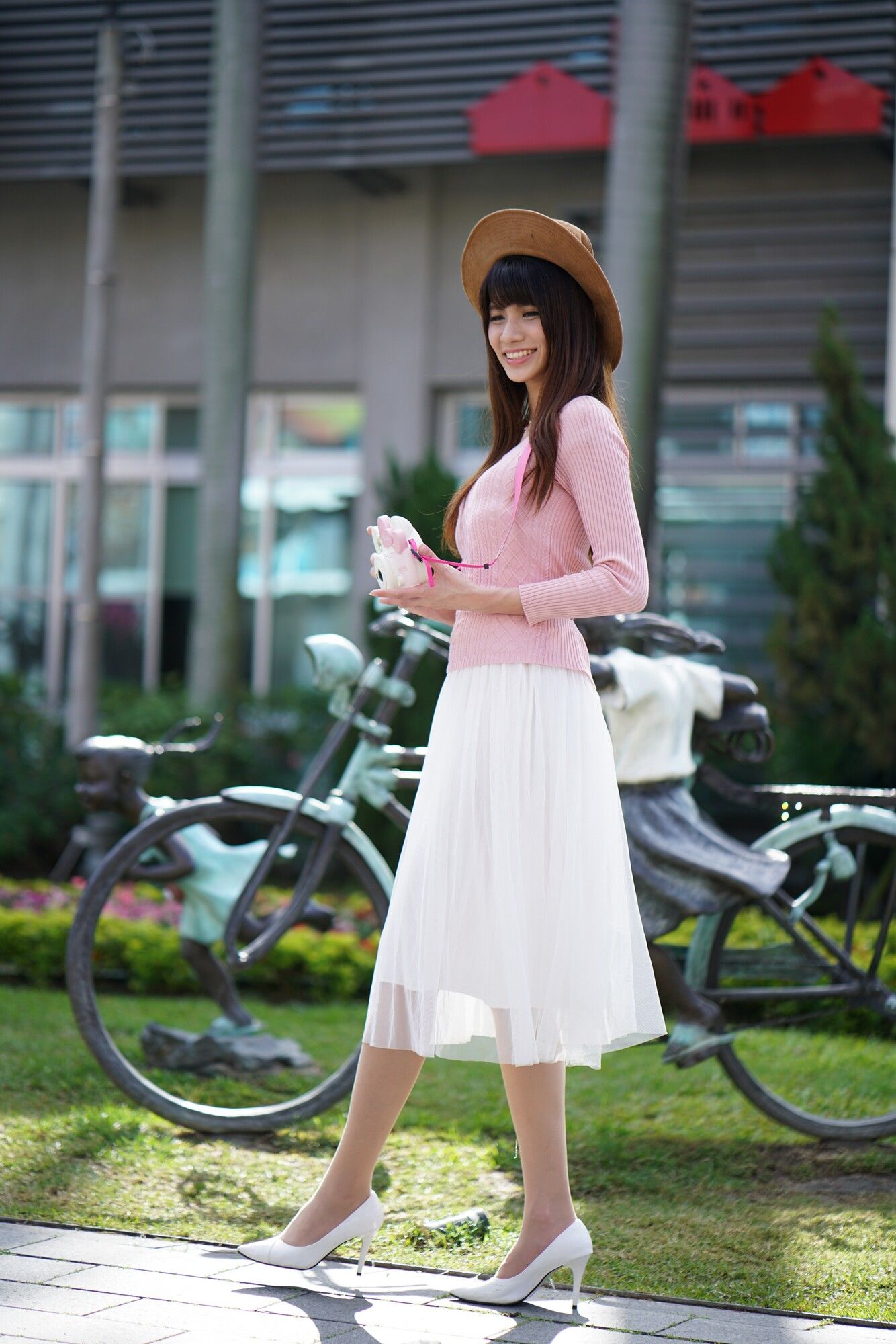 [台湾网红美女] 蔡译心Candice《台中文創(两套服装）》