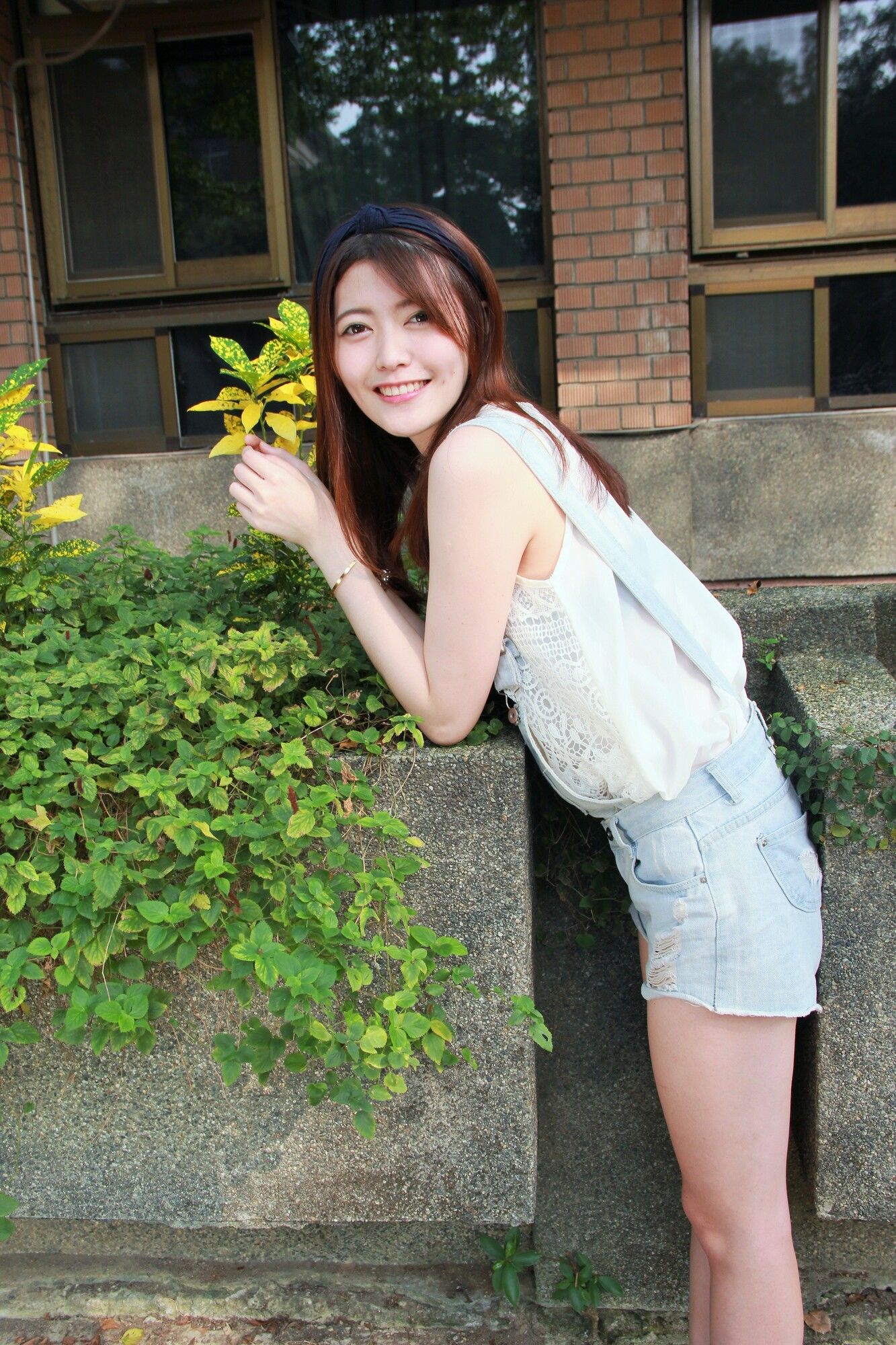 [台湾网红美女] Brindy薛薛/黄品瑄《台湾大学外拍》
