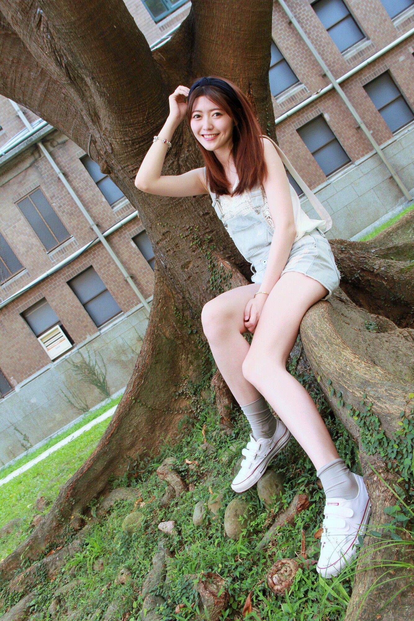 [台湾网红美女] Brindy薛薛/黄品瑄《台湾大学外拍》