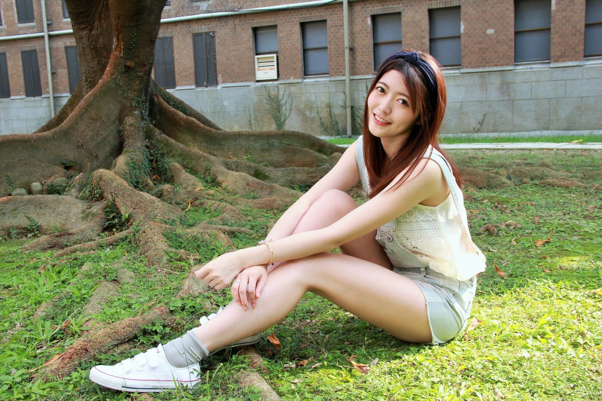 [台湾网红美女] Brindy薛薛/黄品瑄《台湾大学外拍》