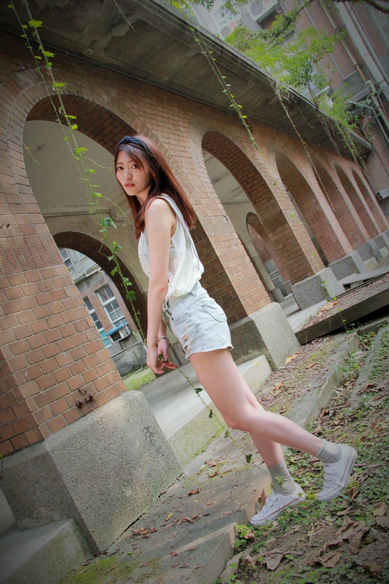 [台湾网红美女] Brindy薛薛/黄品瑄《台湾大学外拍》