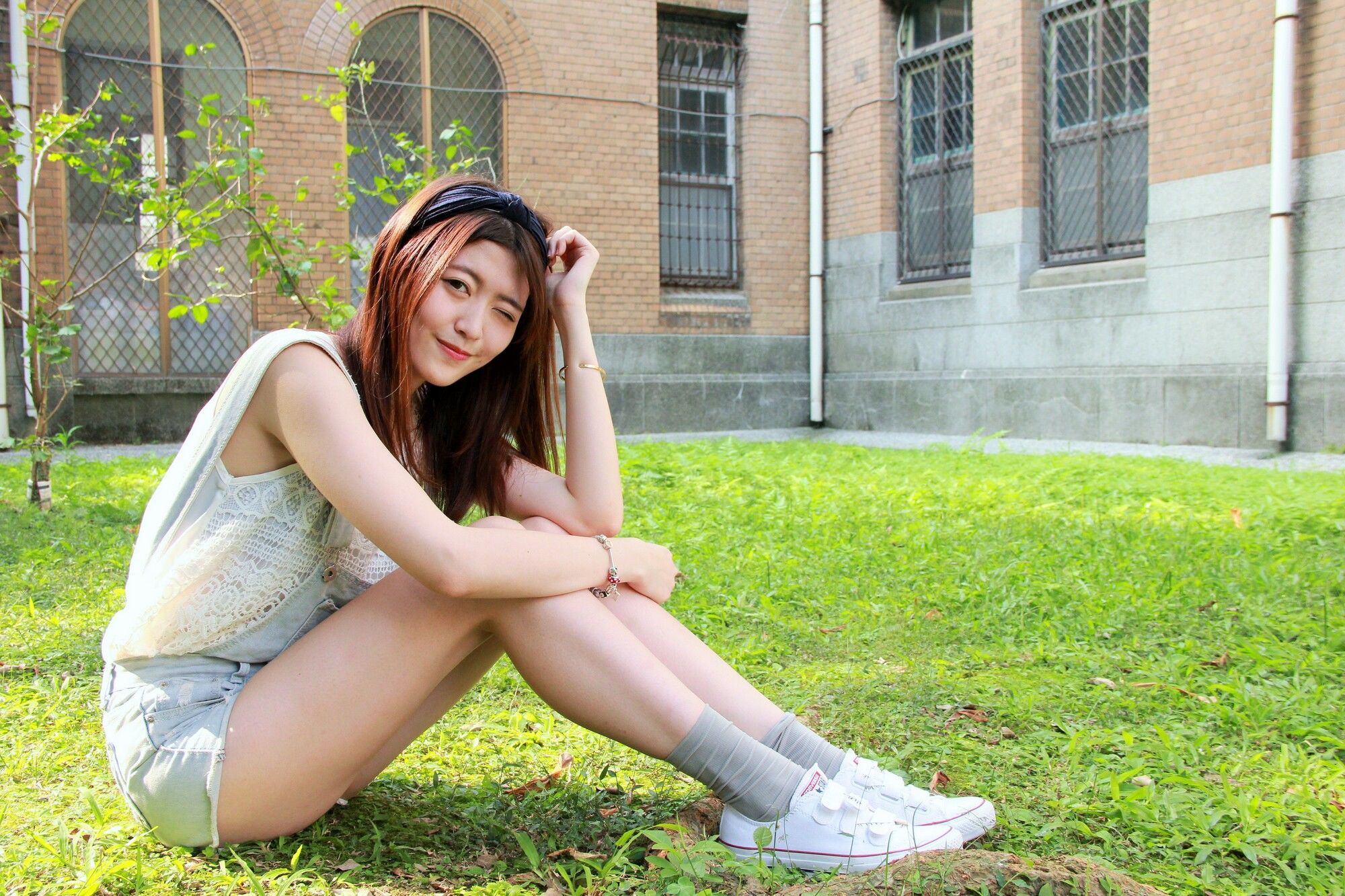 [台湾网红美女] Brindy薛薛/黄品瑄《台湾大学外拍》