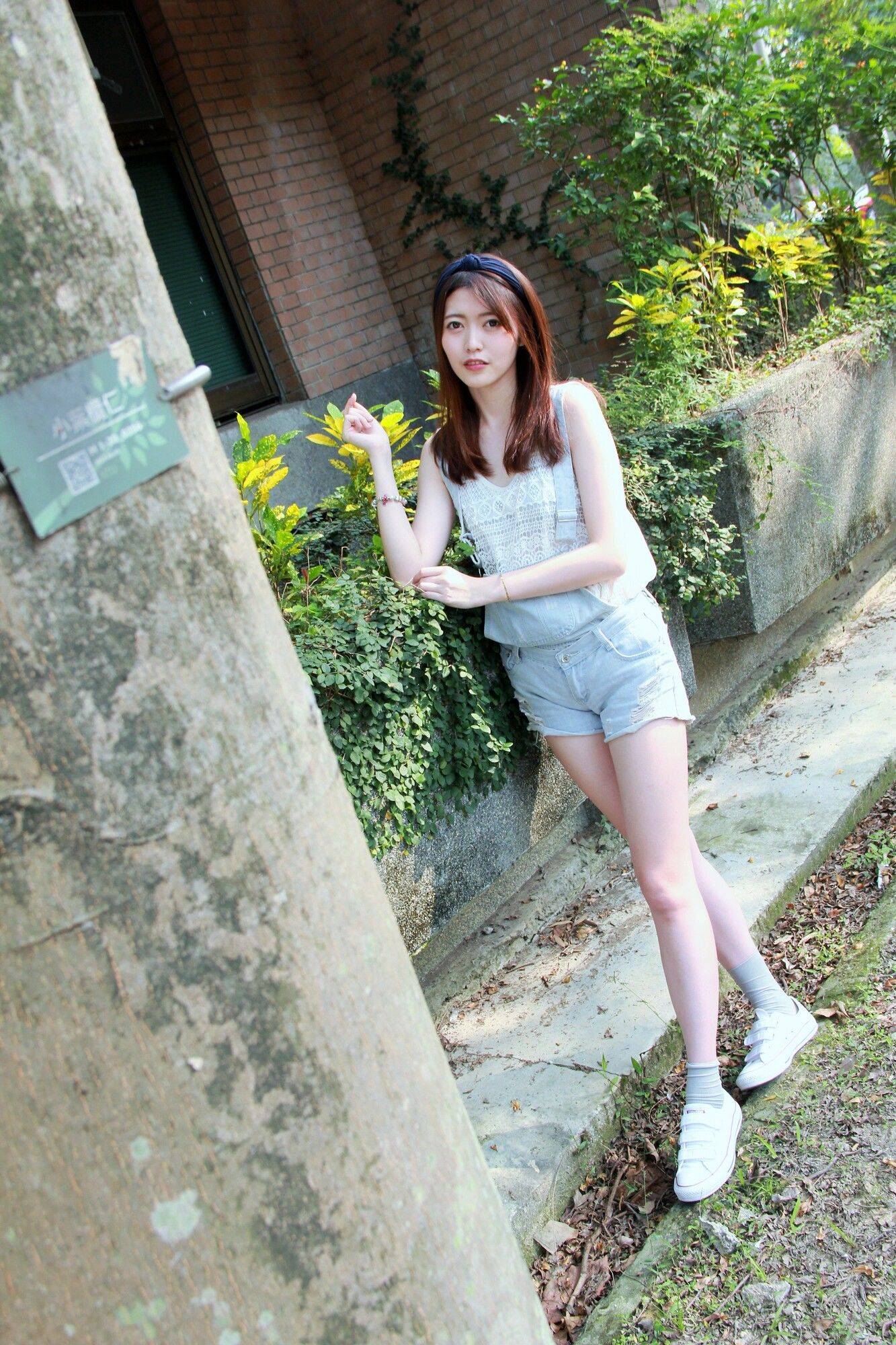[台湾网红美女] Brindy薛薛/黄品瑄《台湾大学外拍》