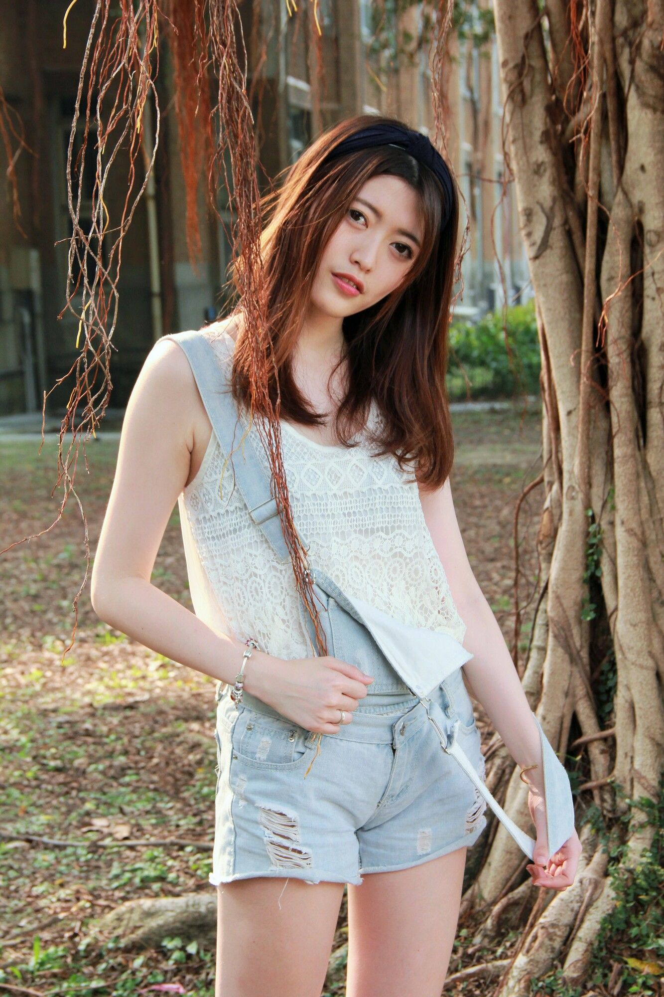 [台湾网红美女] Brindy薛薛/黄品瑄《台湾大学外拍》