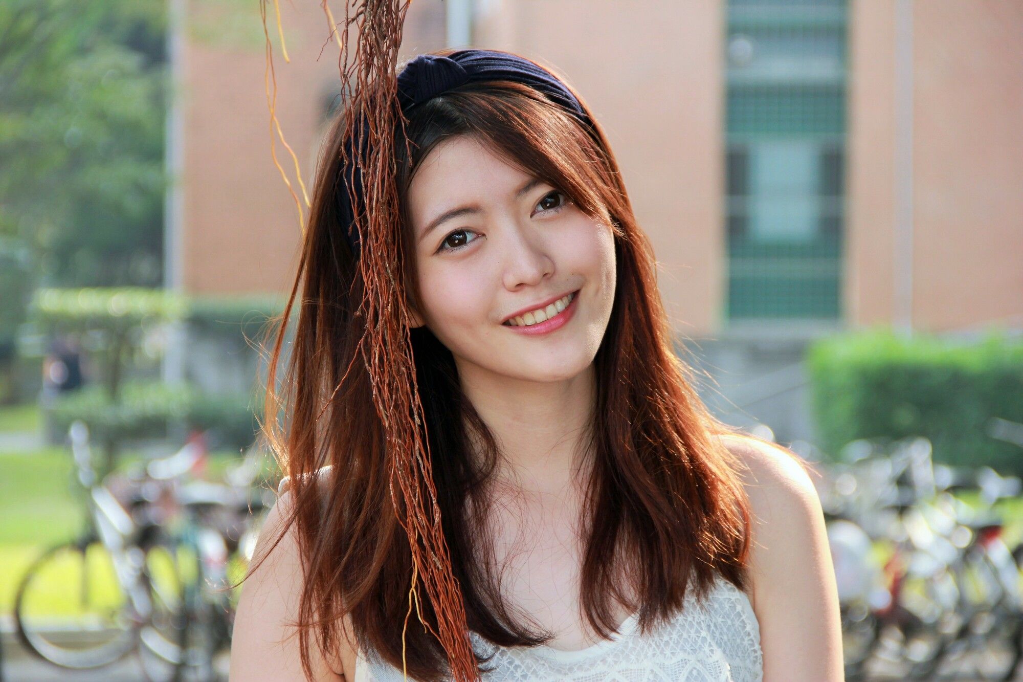 [台湾网红美女] Brindy薛薛/黄品瑄《台湾大学外拍》