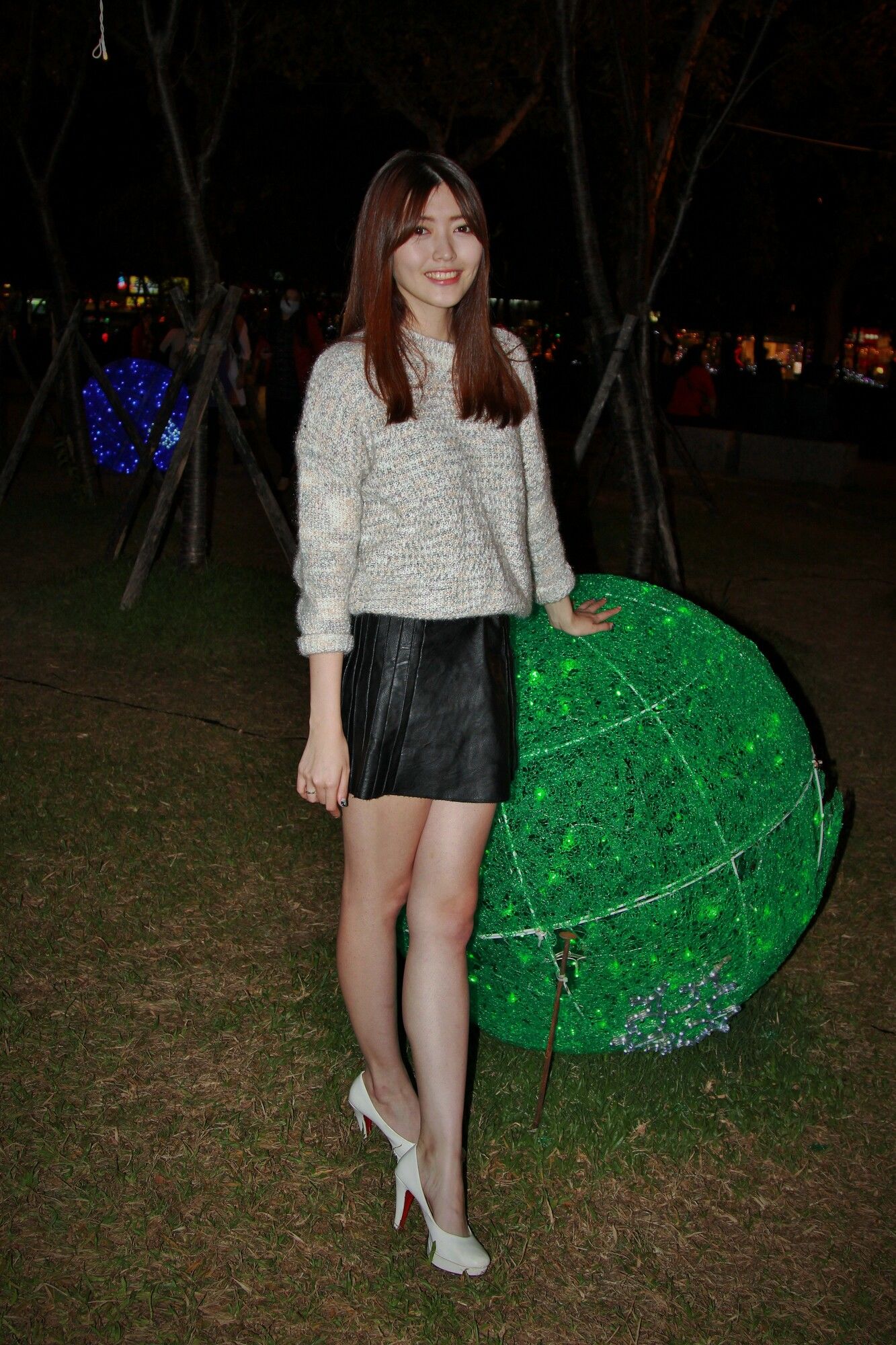 [台湾网红美女] 黄品瑄《板橋耶誕城夜拍》