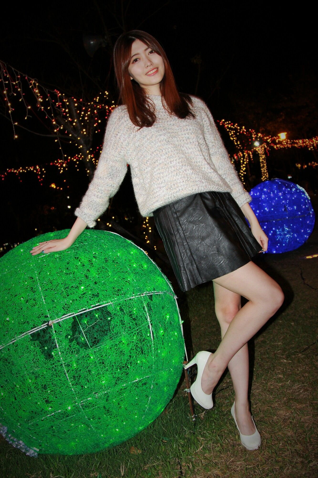 [台湾网红美女] 黄品瑄《板橋耶誕城夜拍》