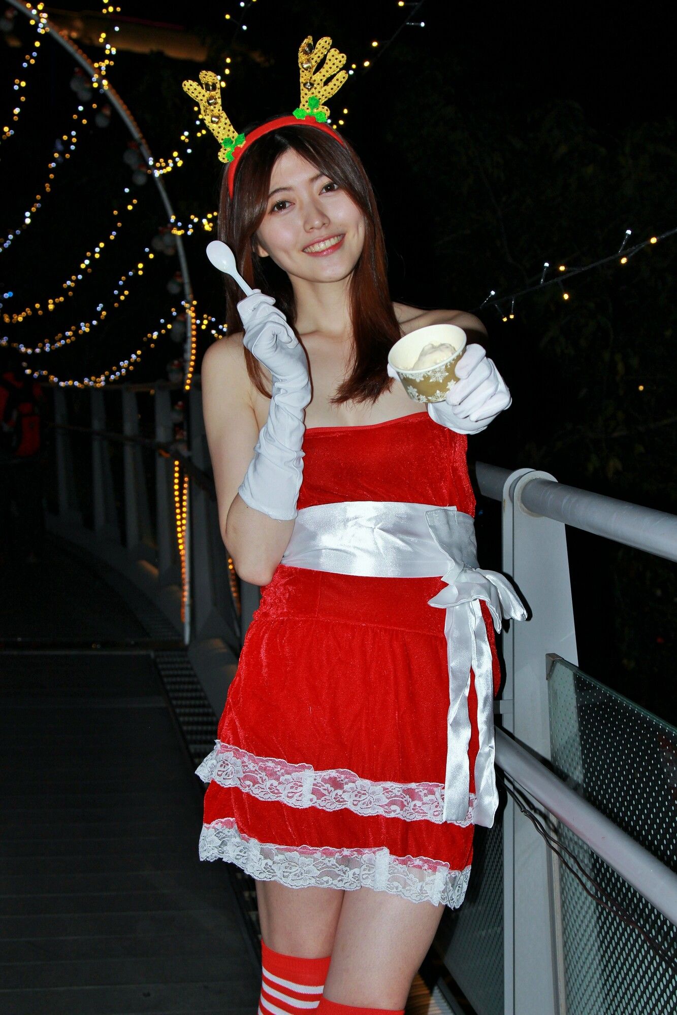 [台湾网红美女] 黄品瑄《板橋耶誕城夜拍》