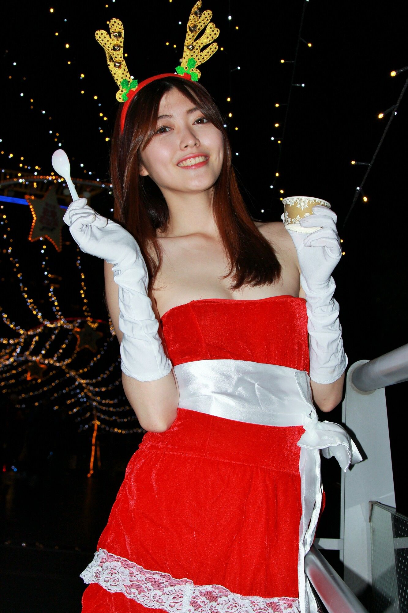 [台湾网红美女] 黄品瑄《板橋耶誕城夜拍》