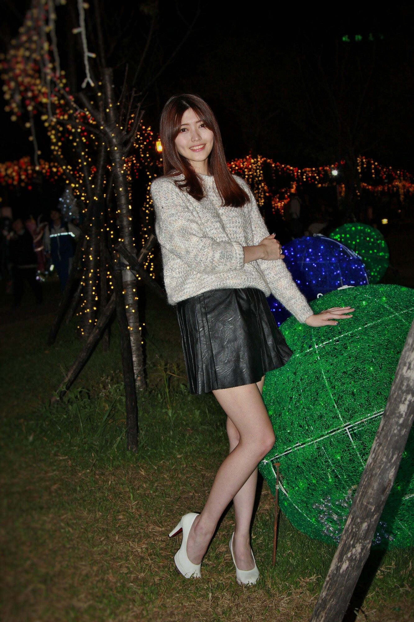 [台湾网红美女] 黄品瑄《板橋耶誕城夜拍》