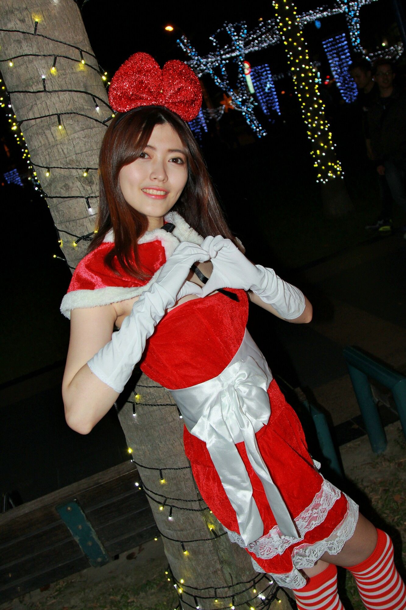 [台湾网红美女] 黄品瑄《板橋耶誕城夜拍》