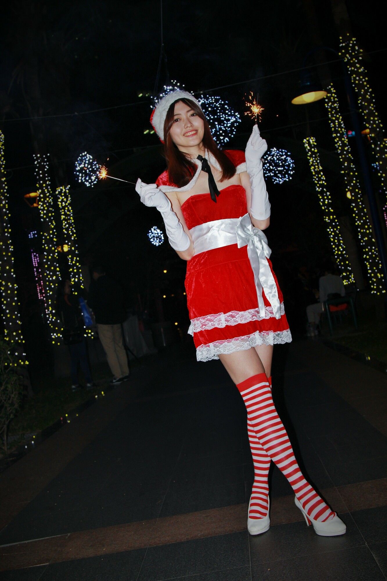 [台湾网红美女] 黄品瑄《板橋耶誕城夜拍》