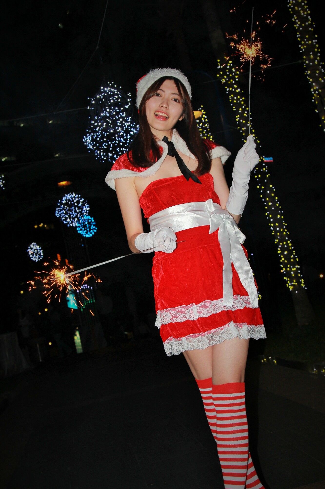 [台湾网红美女] 黄品瑄《板橋耶誕城夜拍》