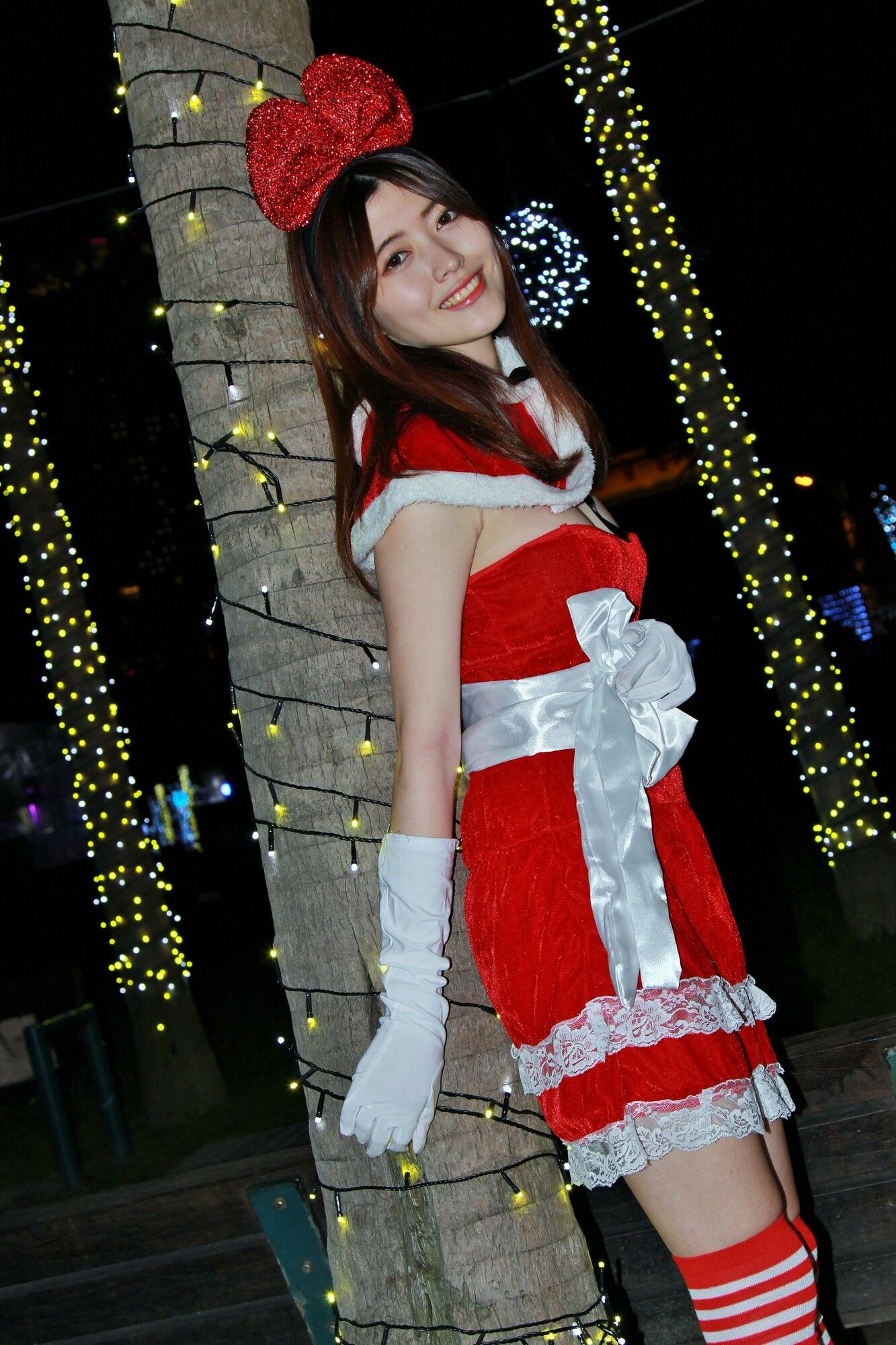 [台湾网红美女] 黄品瑄《板橋耶誕城夜拍》