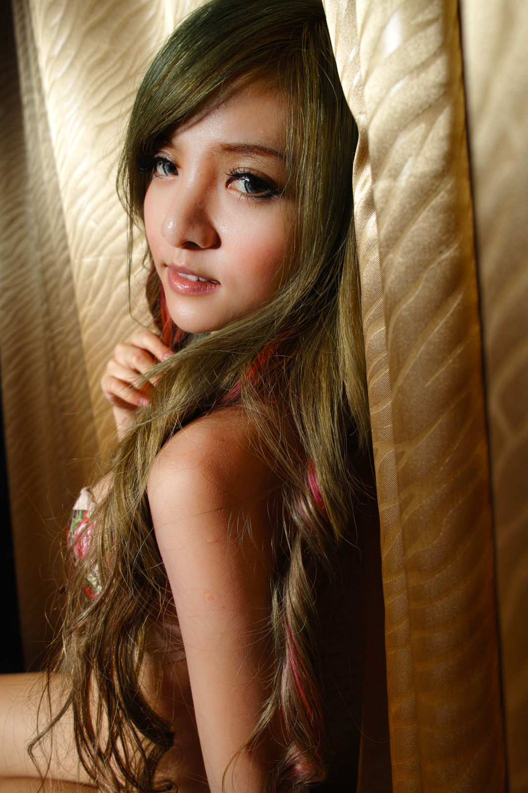 [台湾网红美女] Corrine李玟儒《性感内衣棚拍》