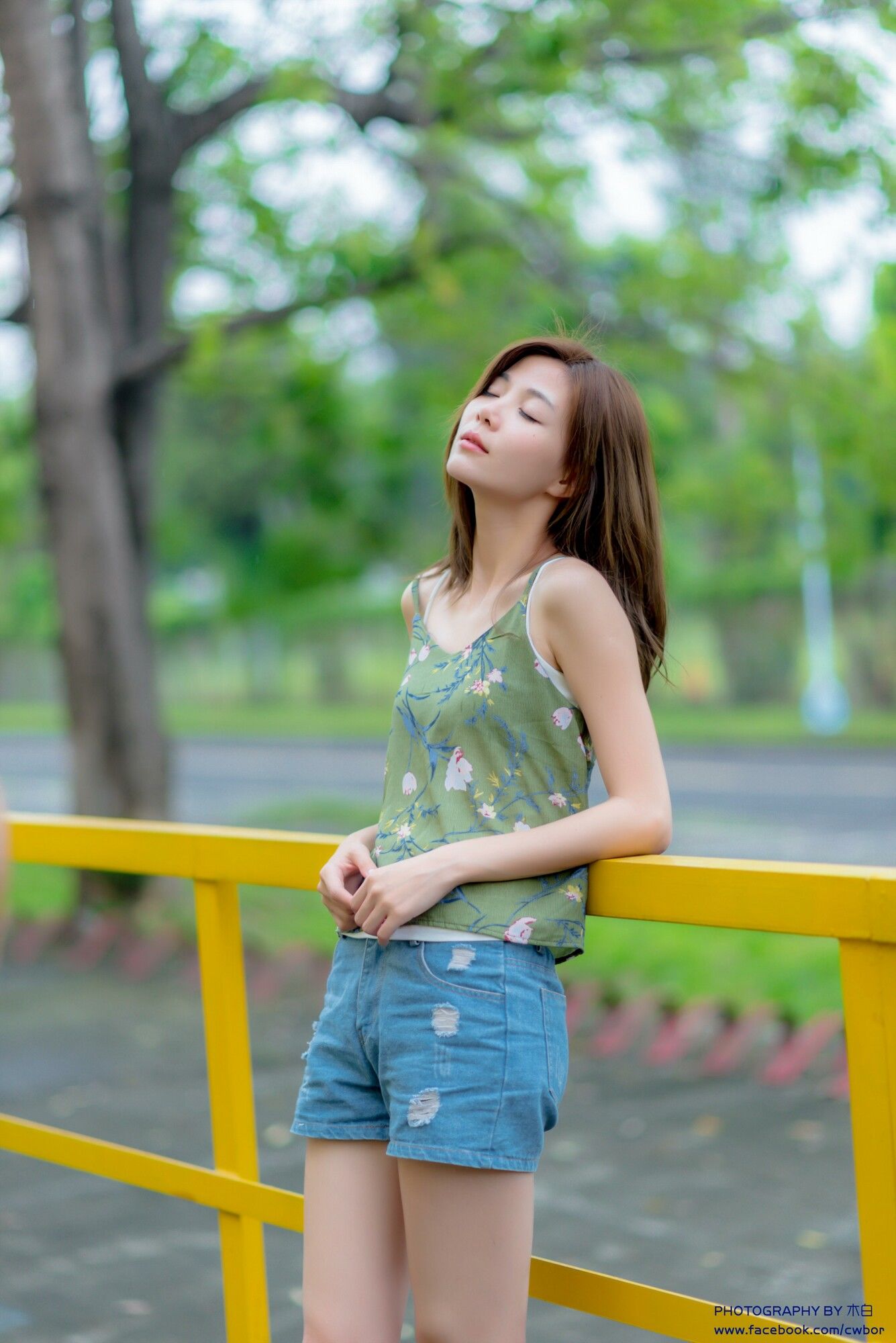 [台湾网红美女] Dash Xu/許琬珍《午場 油廠國小時裝外拍》