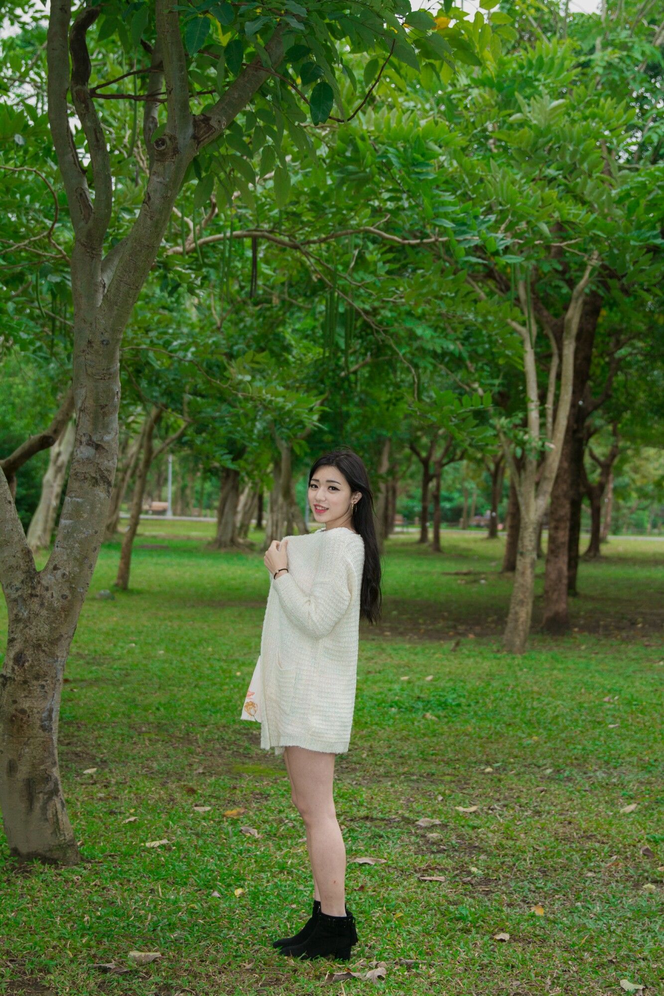 [台湾网红美女] 谢立琪 大安森林公園