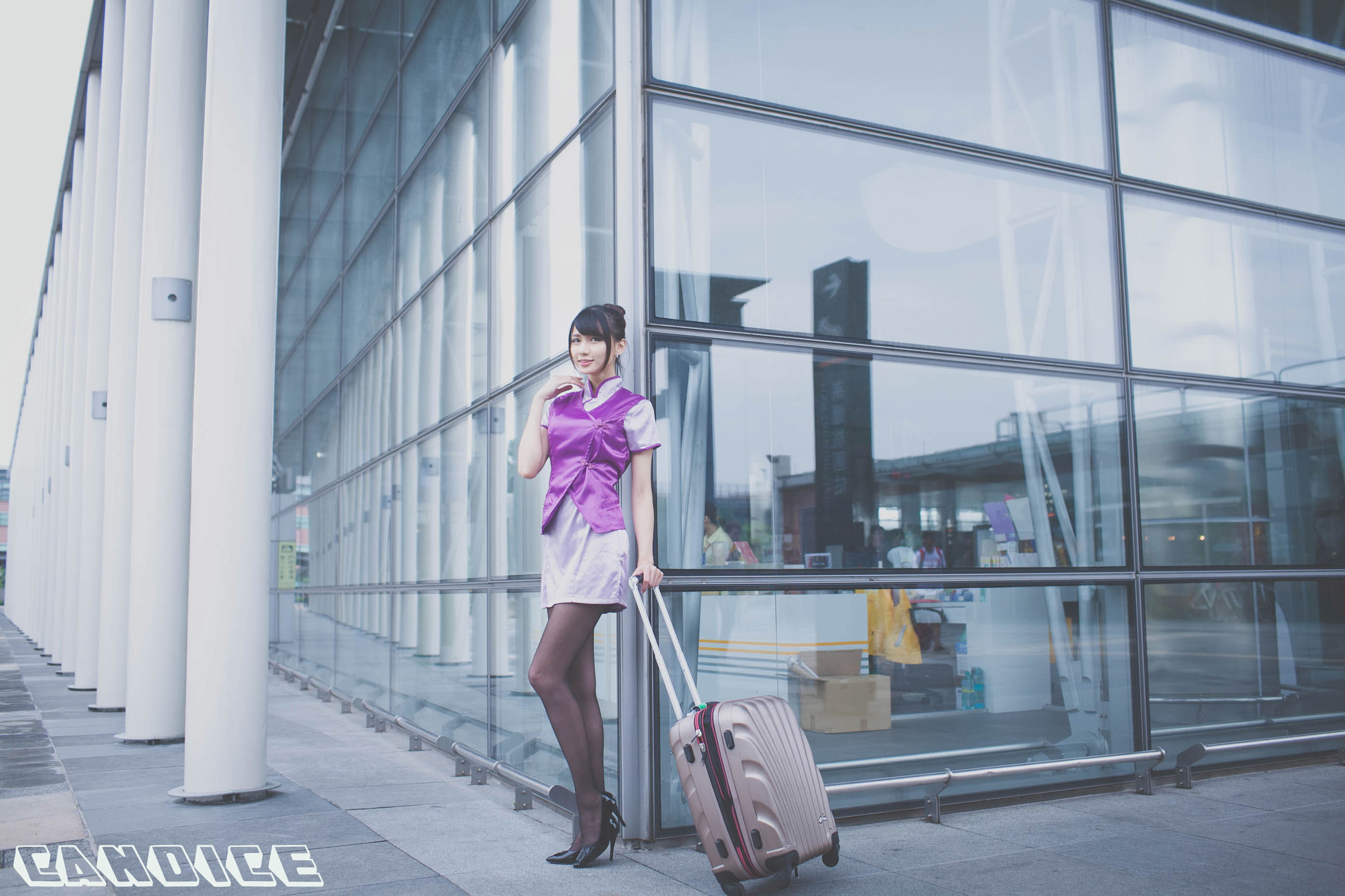 [台湾正妹] 蔡译心Candice《空姐黑丝街拍》