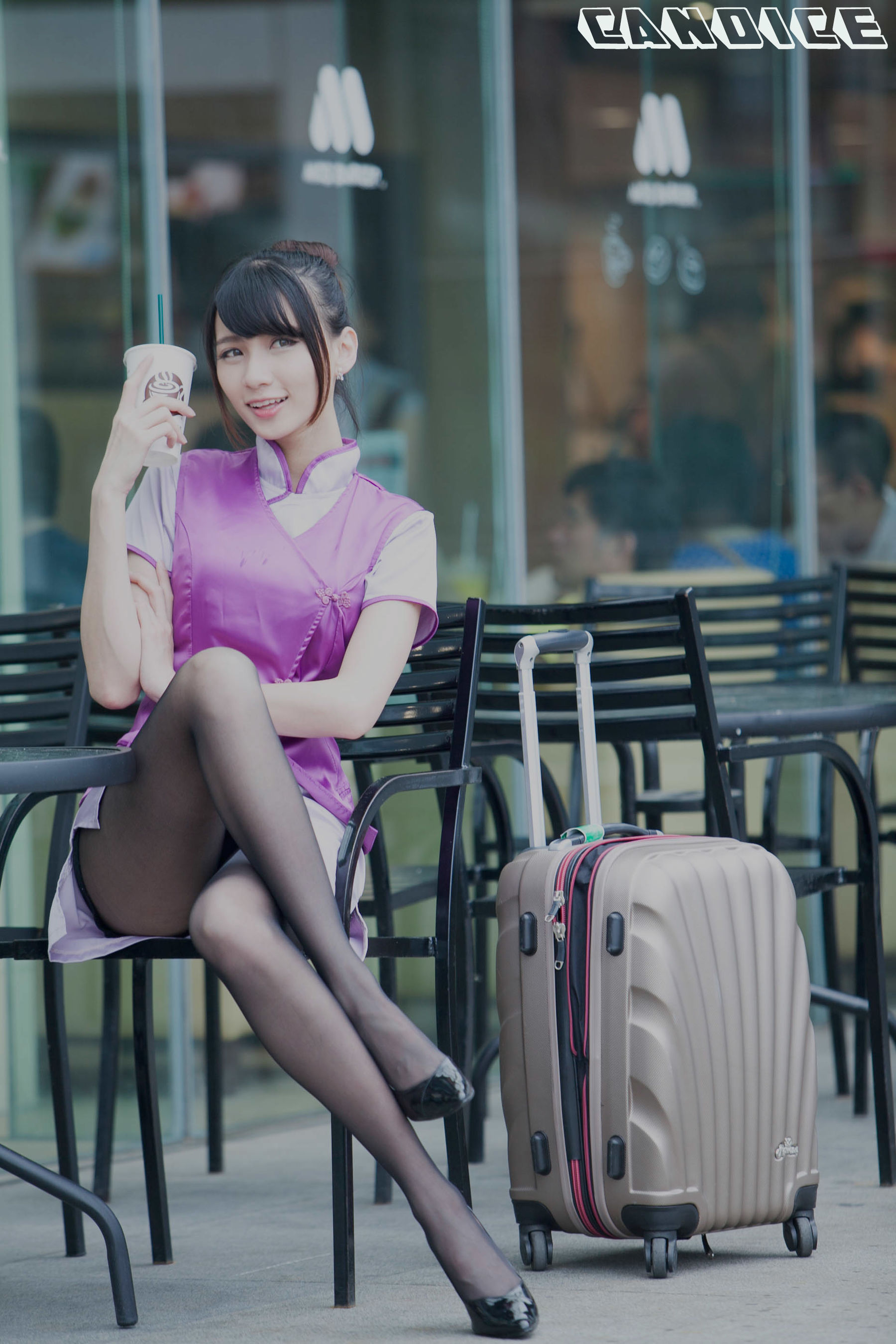 [台湾正妹] 蔡译心Candice《空姐黑丝街拍》