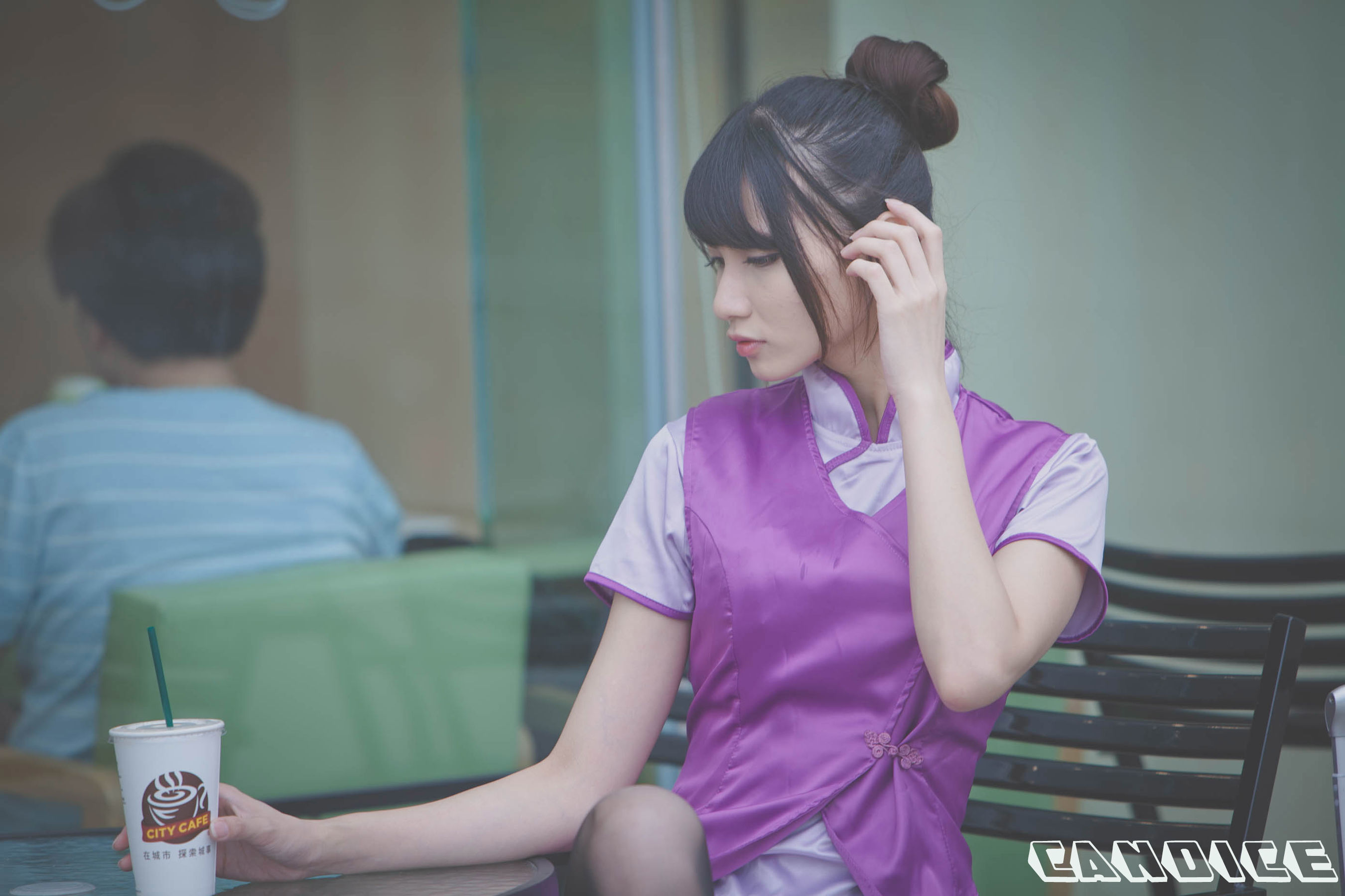 [台湾正妹] 蔡译心Candice《空姐黑丝街拍》