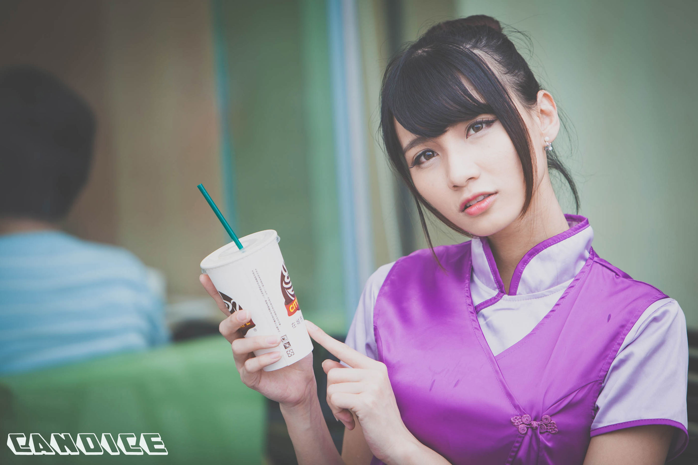 [台湾正妹] 蔡译心Candice《空姐黑丝街拍》