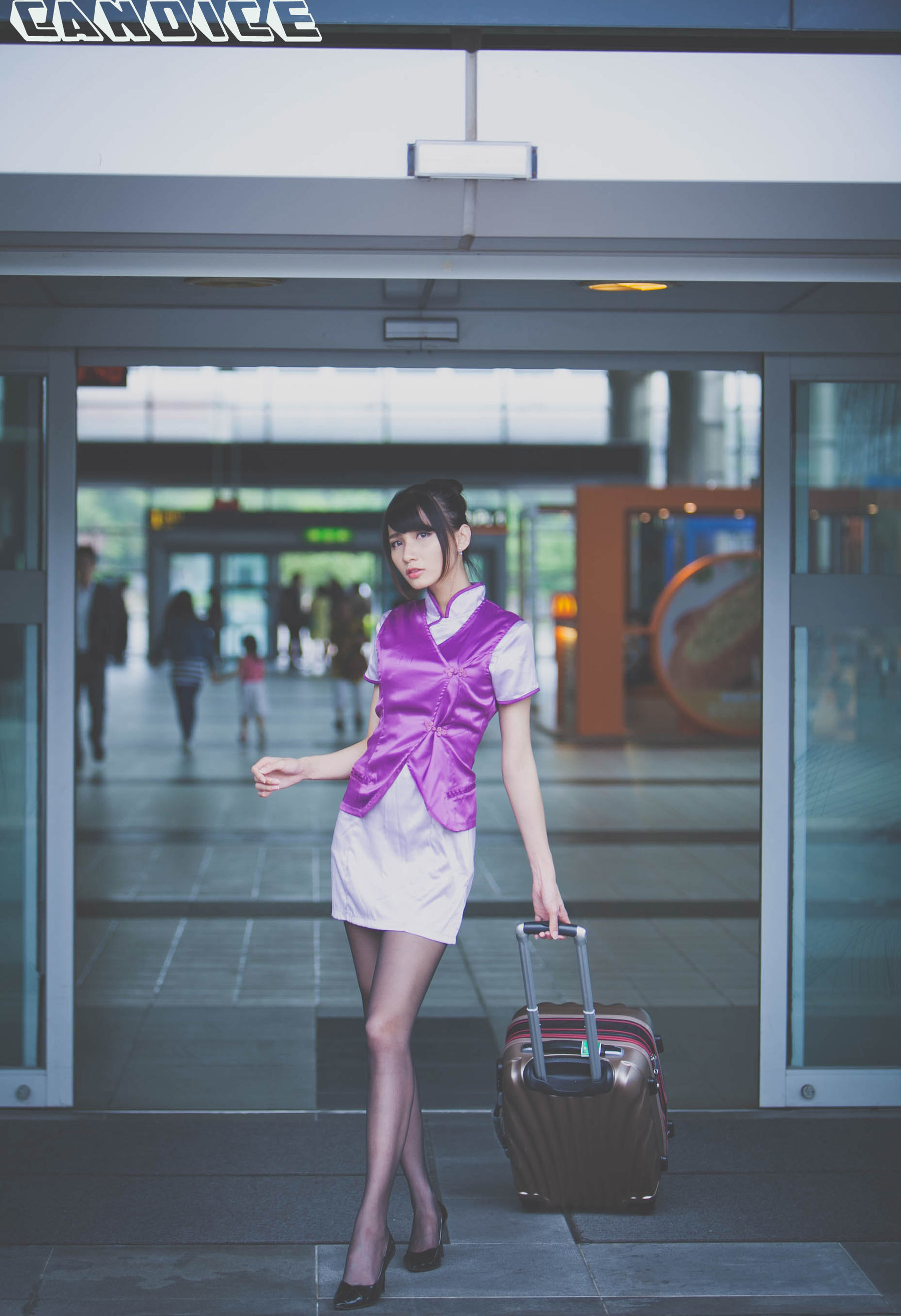 [台湾正妹] 蔡译心Candice《空姐黑丝街拍》
