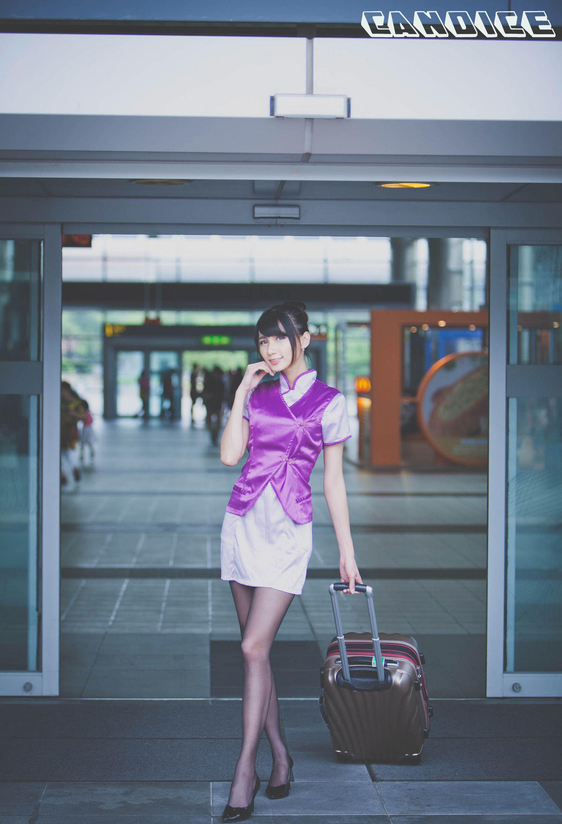 [台湾正妹] 蔡译心Candice《空姐黑丝街拍》