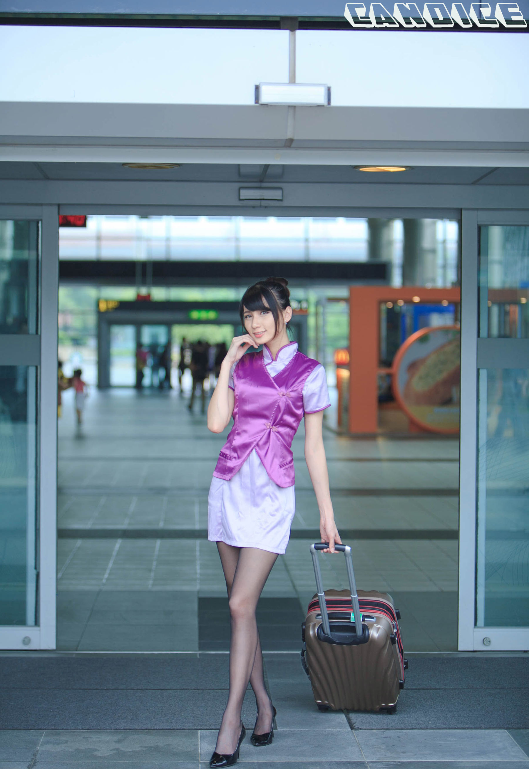 [台湾正妹] 蔡译心Candice《空姐黑丝街拍》