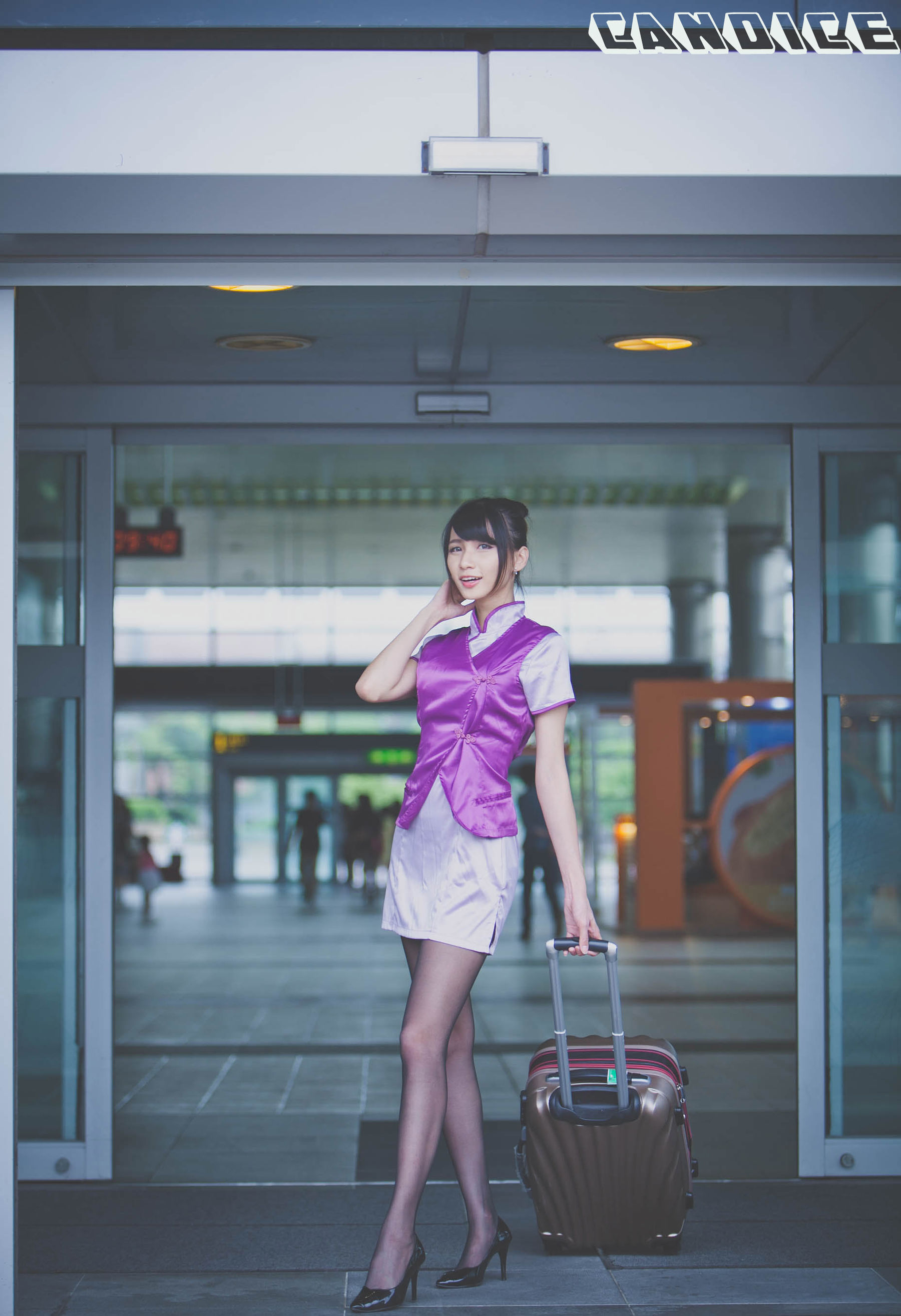 [台湾正妹] 蔡译心Candice《空姐黑丝街拍》