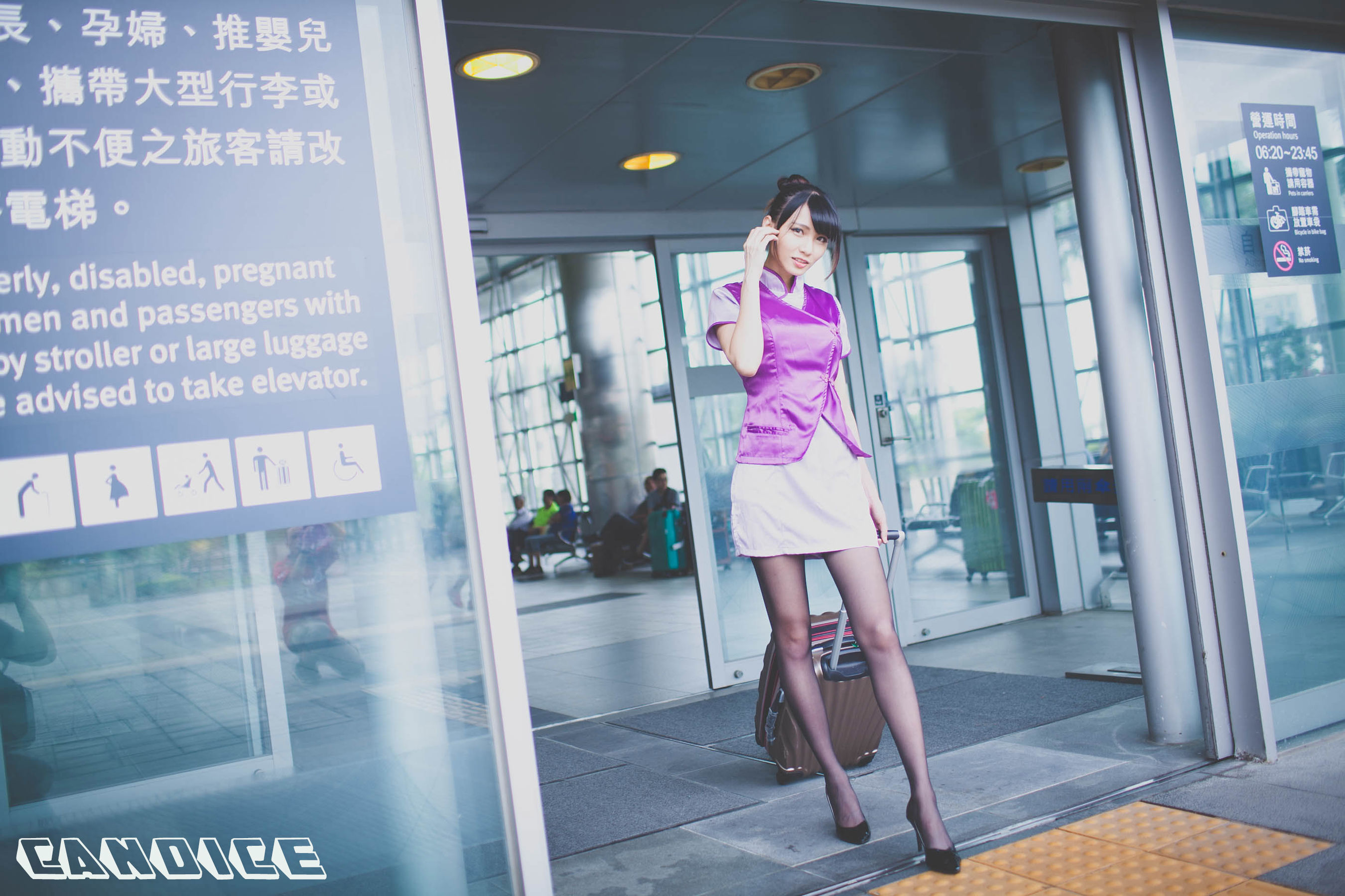 [台湾正妹] 蔡译心Candice《空姐黑丝街拍》