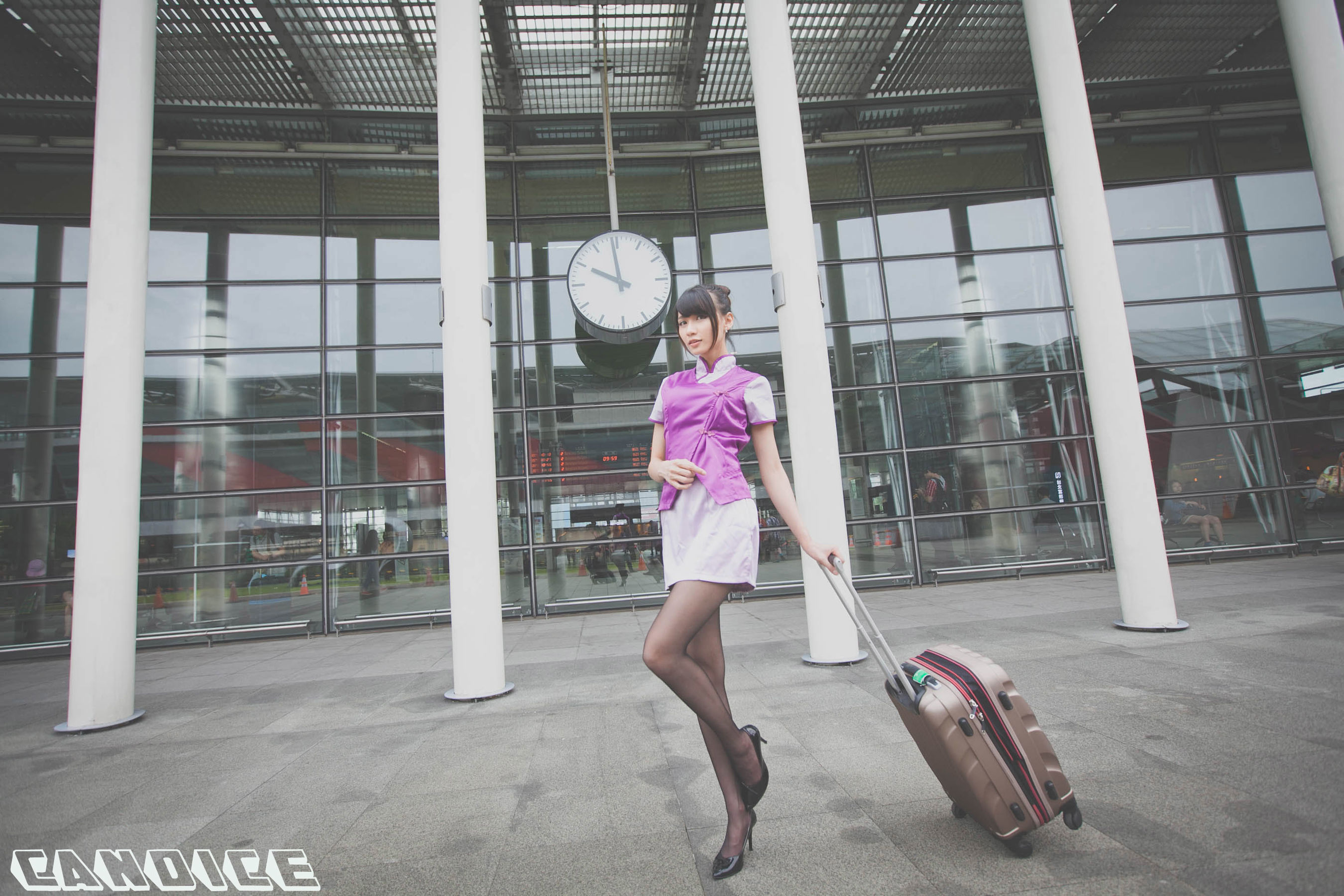 [台湾正妹] 蔡译心Candice《空姐黑丝街拍》