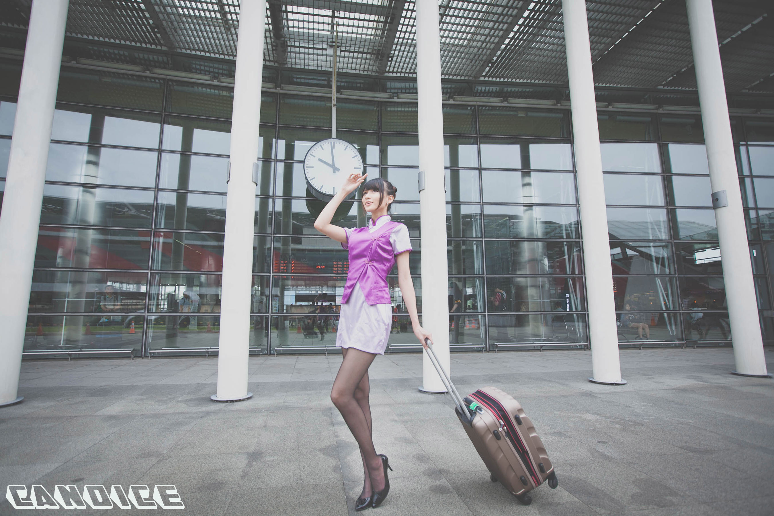 [台湾正妹] 蔡译心Candice《空姐黑丝街拍》