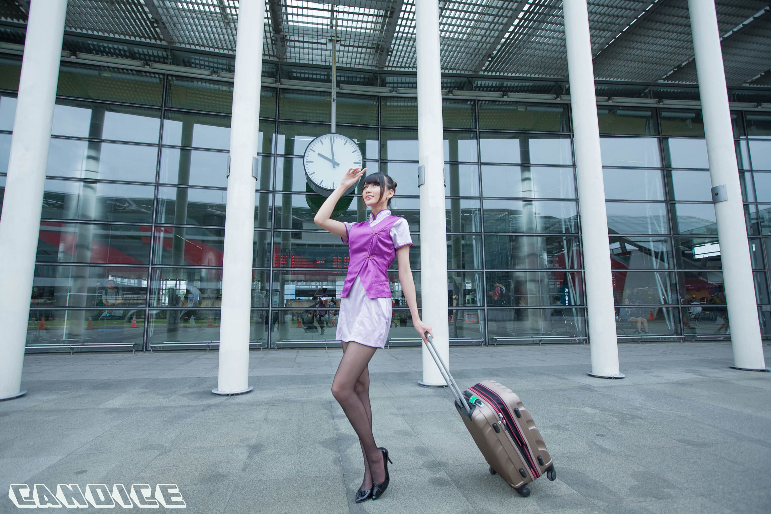 [台湾正妹] 蔡译心Candice《空姐黑丝街拍》