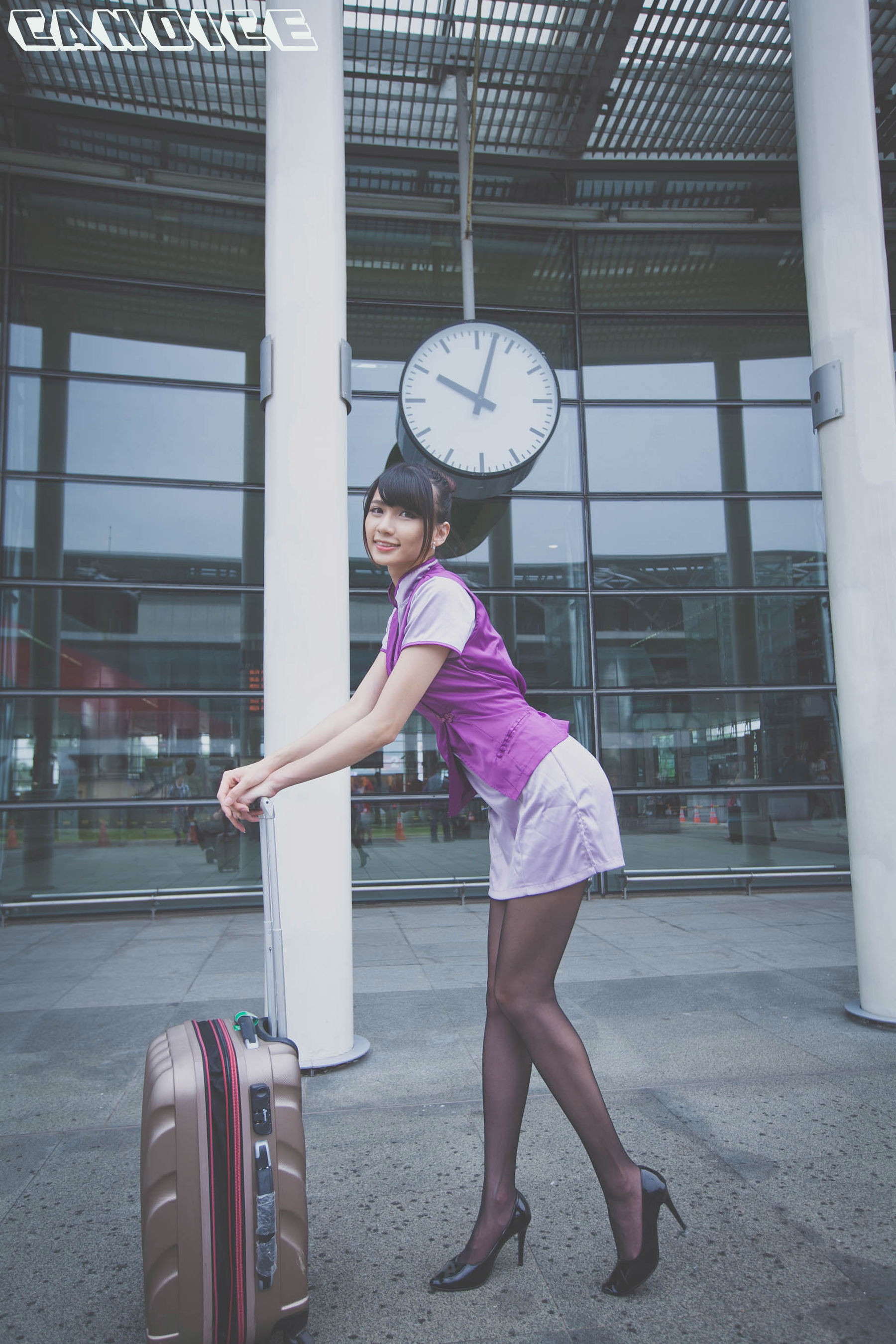 [台湾正妹] 蔡译心Candice《空姐黑丝街拍》